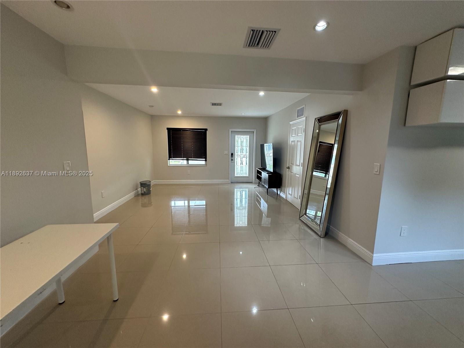 ISLE OF NORMANDY MIAMI VI - Residential Lease