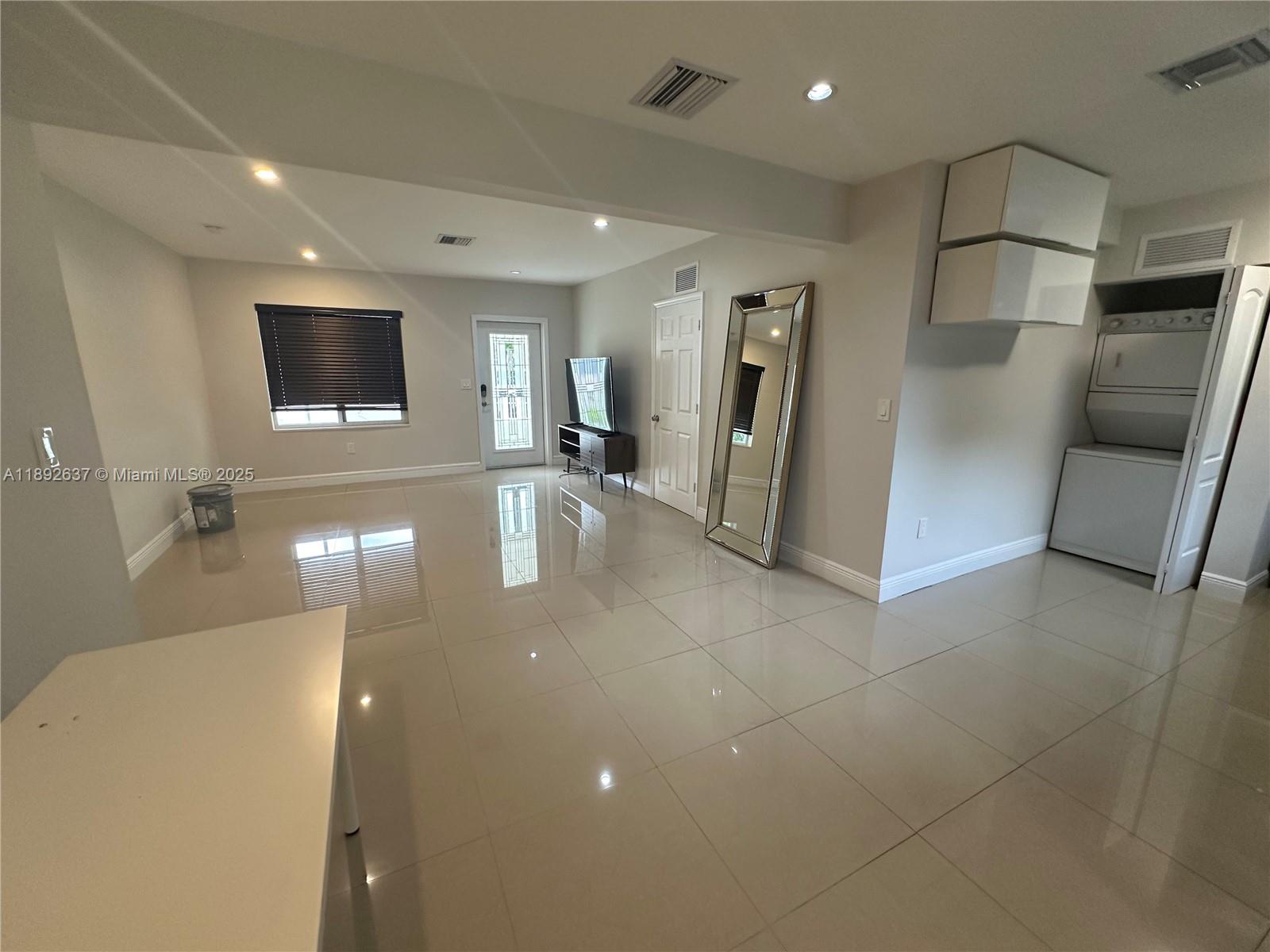 ISLE OF NORMANDY MIAMI VI - Residential Lease
