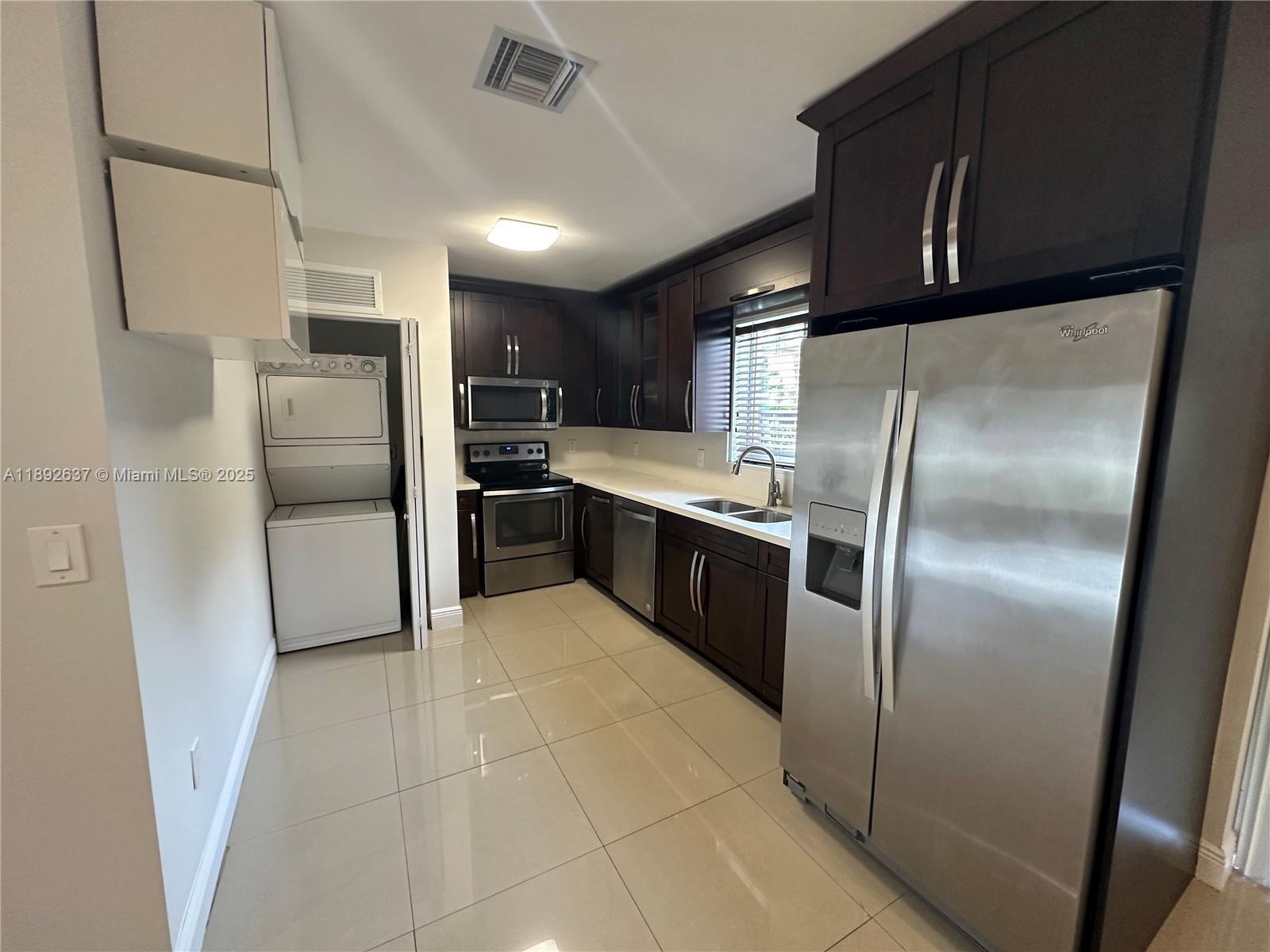 ISLE OF NORMANDY MIAMI VI - Residential Lease