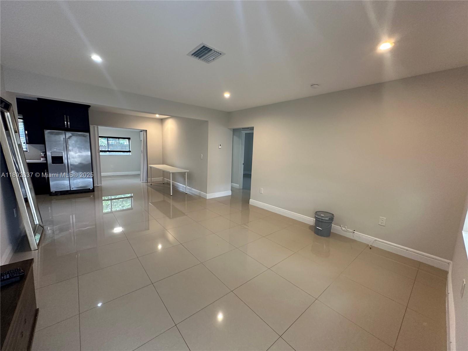 ISLE OF NORMANDY MIAMI VI - Residential Lease