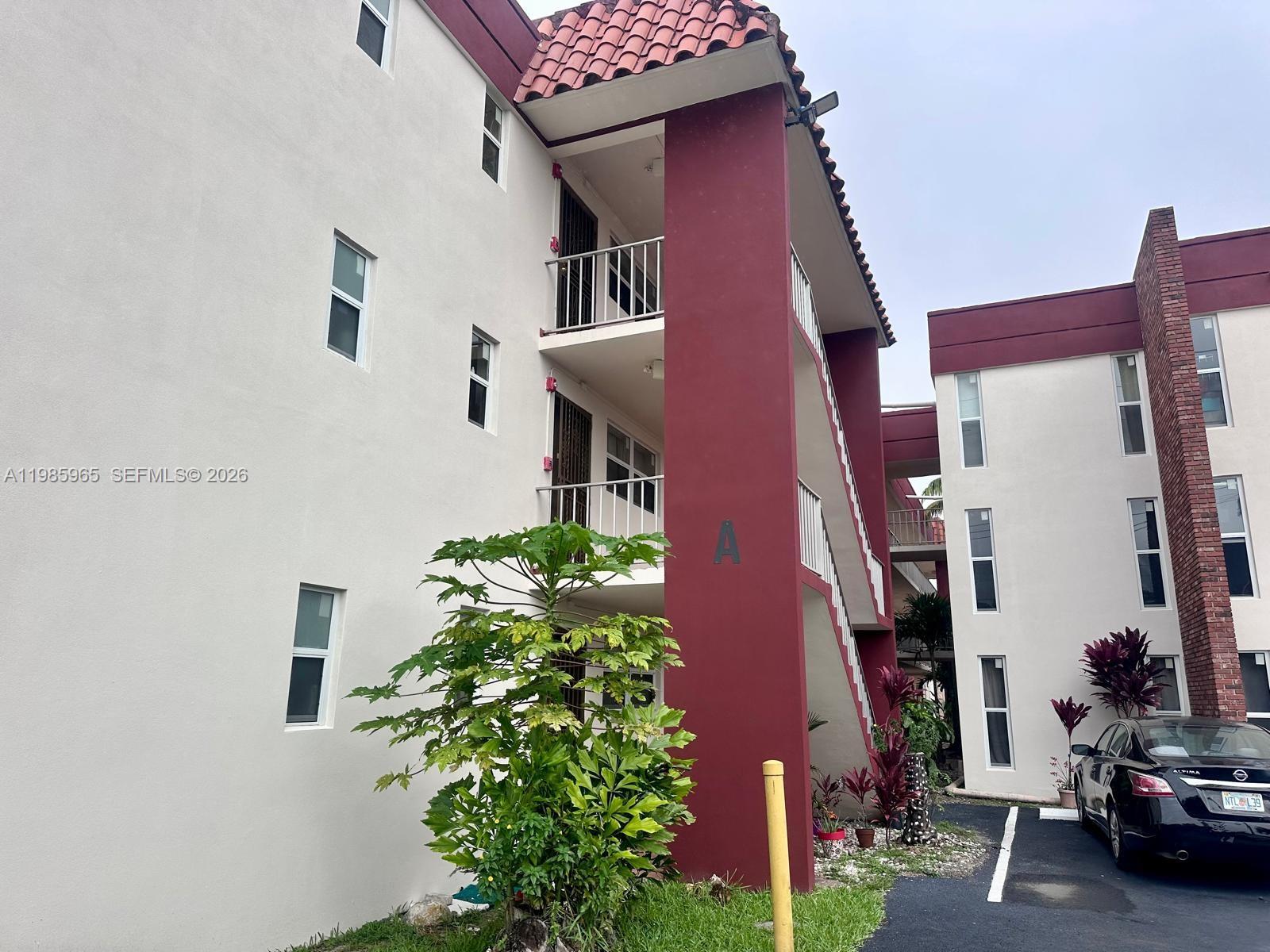 SANDERLING APTS CONDO - Residential