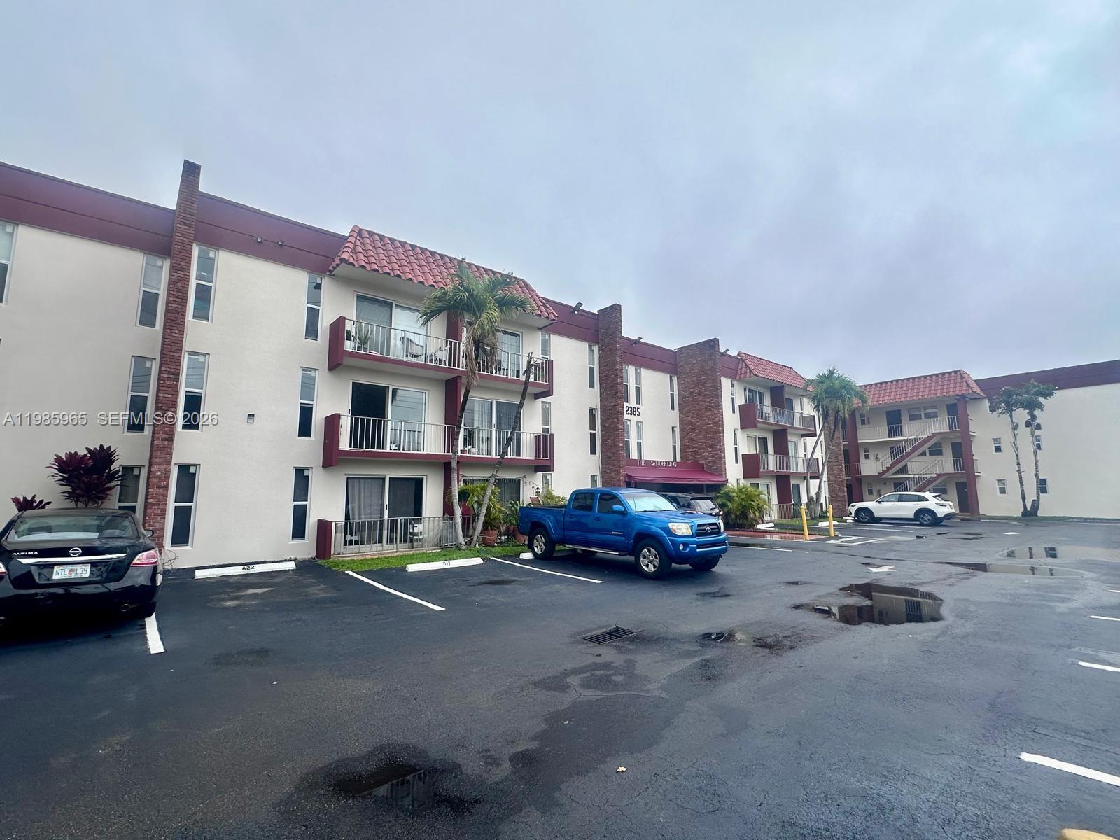 SANDERLING APTS CONDO - Residential