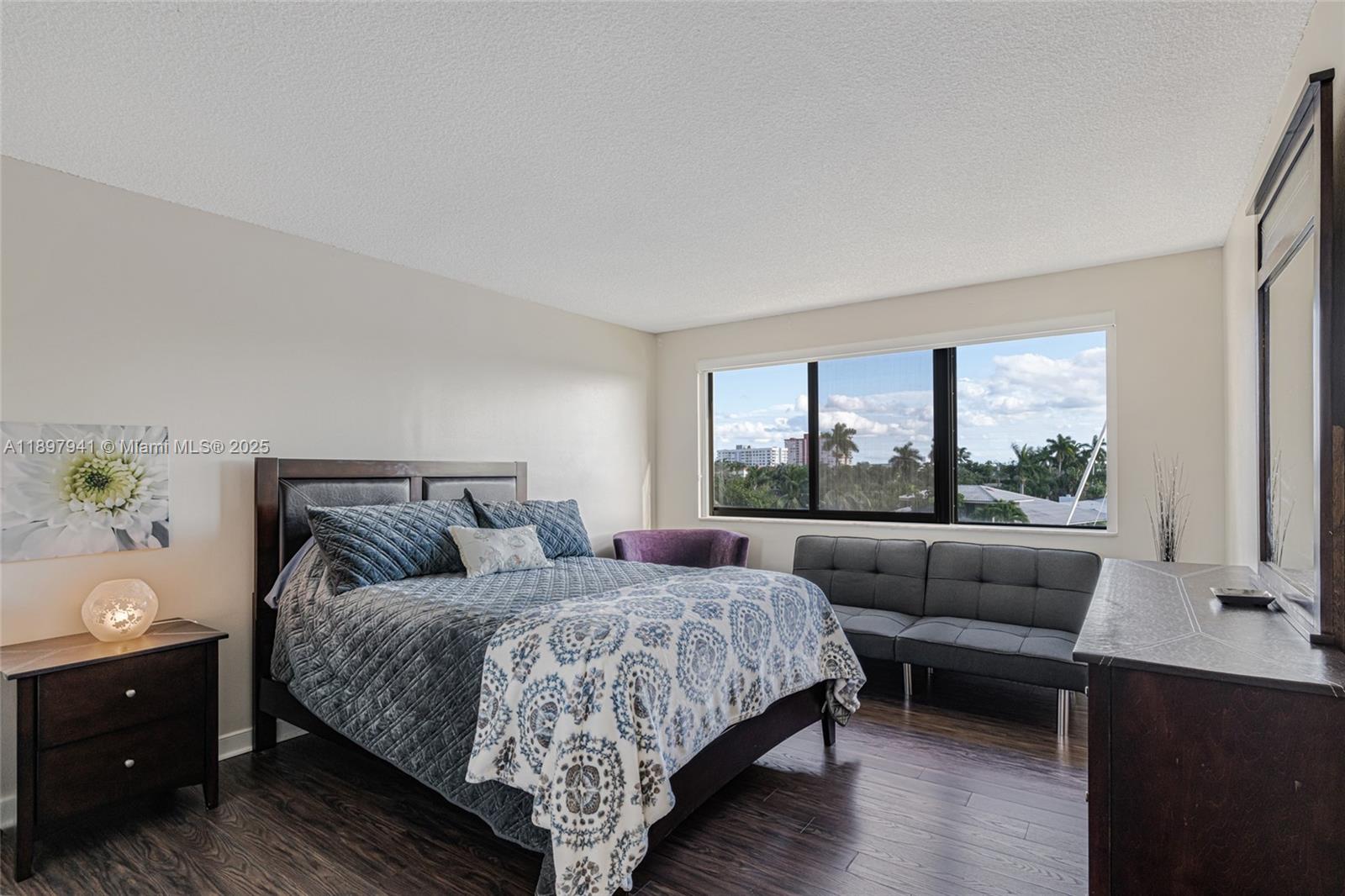 YACHT CLUB CONDO - Residential Lease