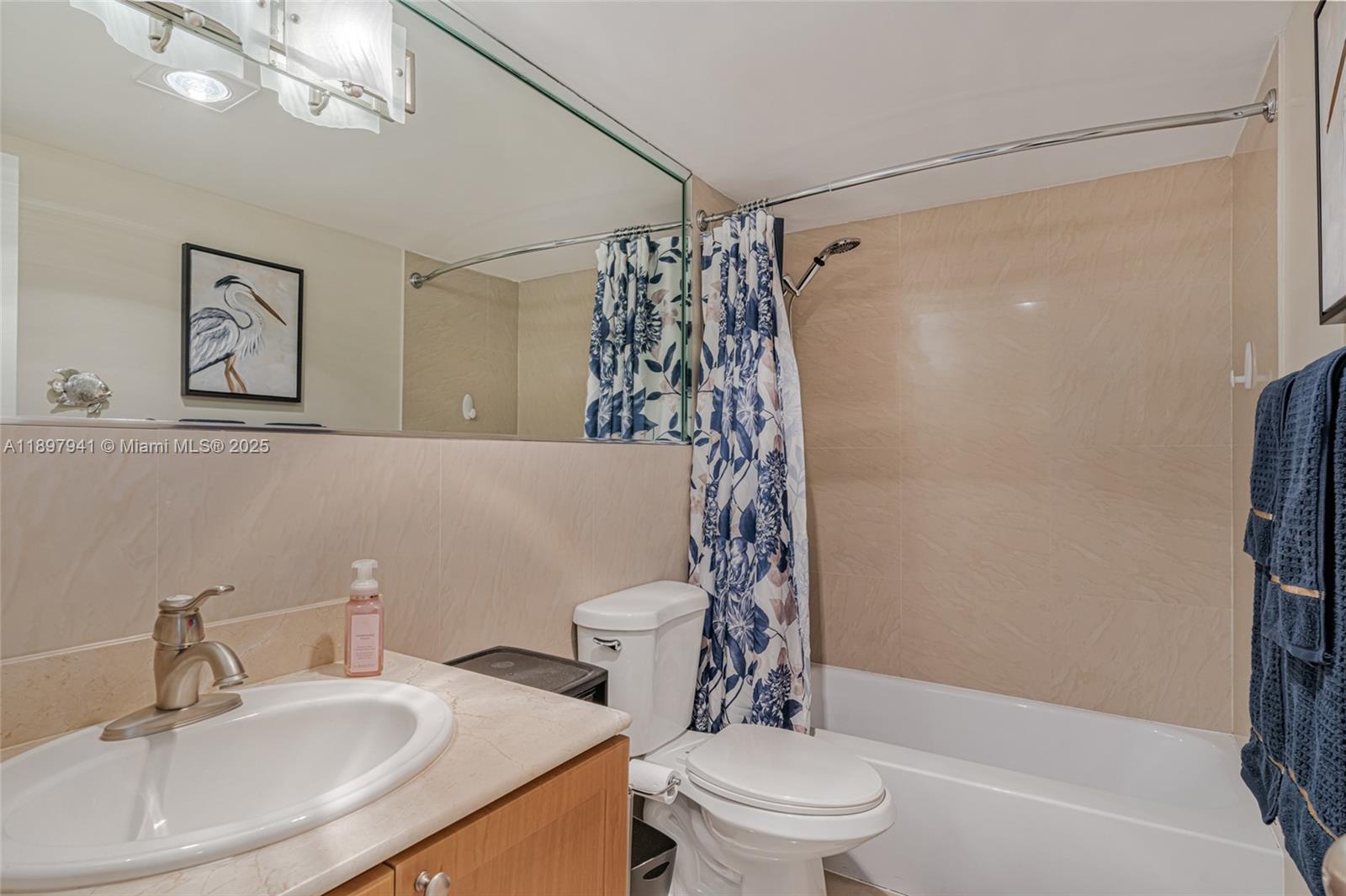 YACHT CLUB CONDO - Residential Lease