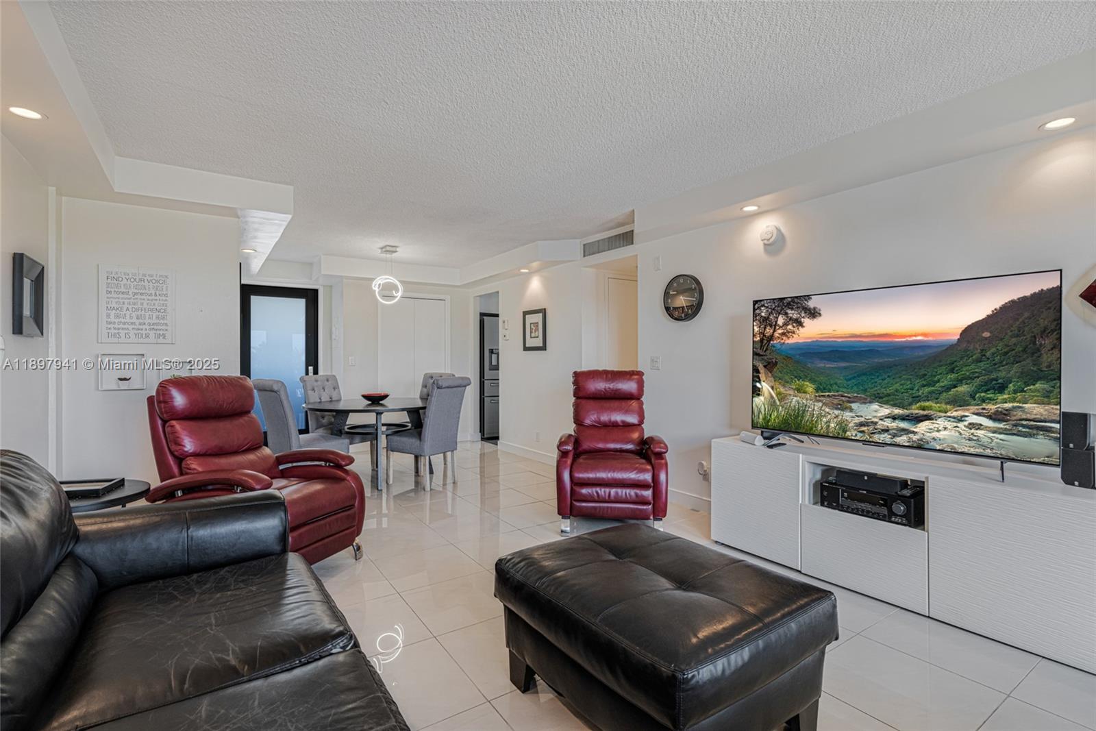 YACHT CLUB CONDO - Residential Lease