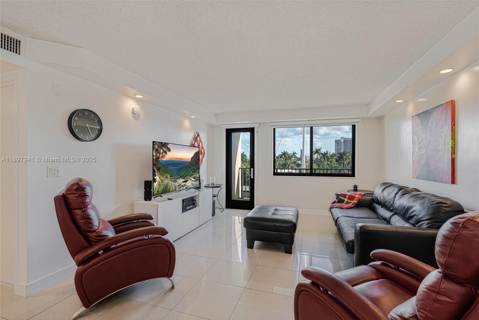 YACHT CLUB CONDO - Residential Lease