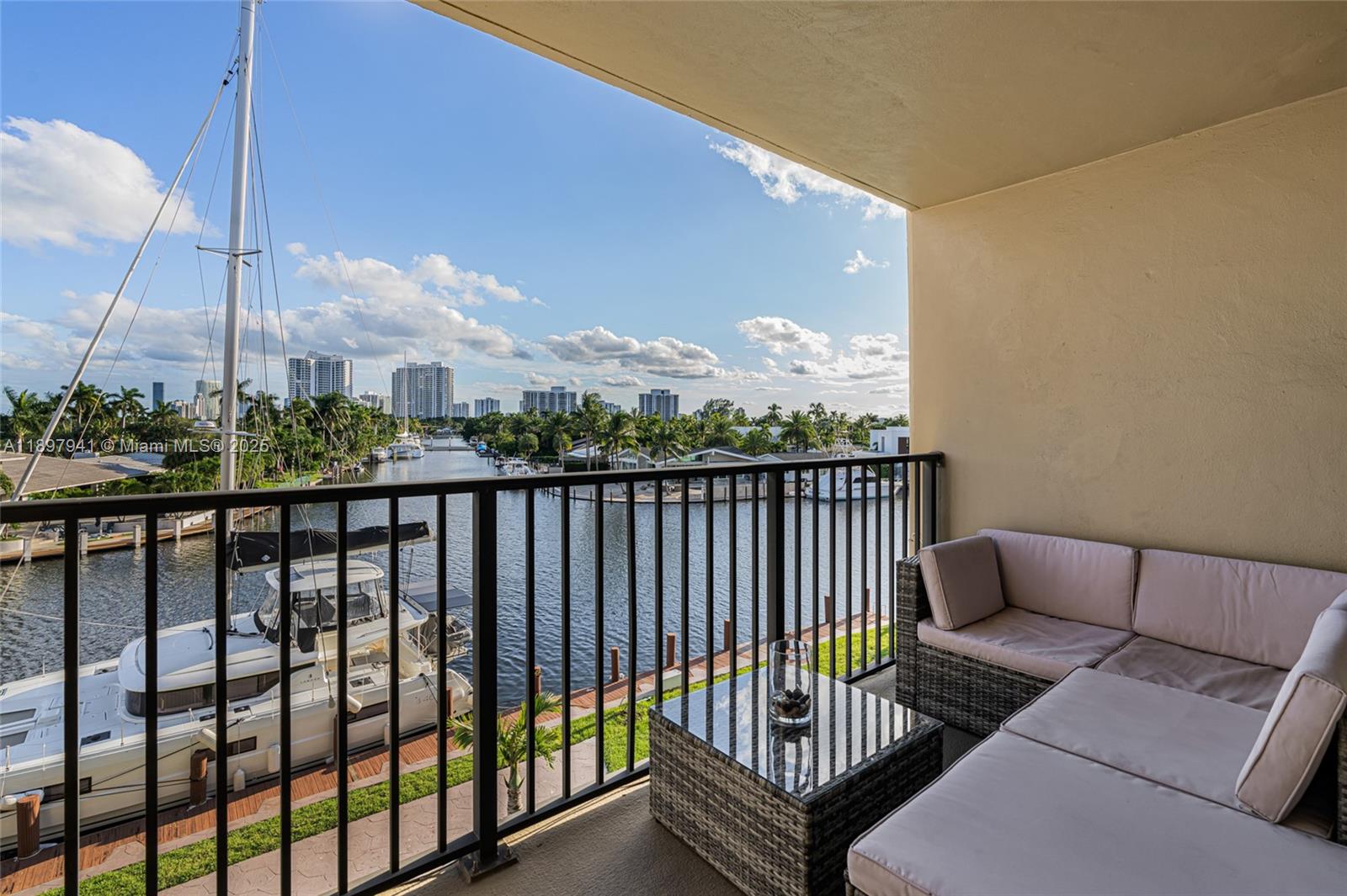 YACHT CLUB CONDO - Residential Lease