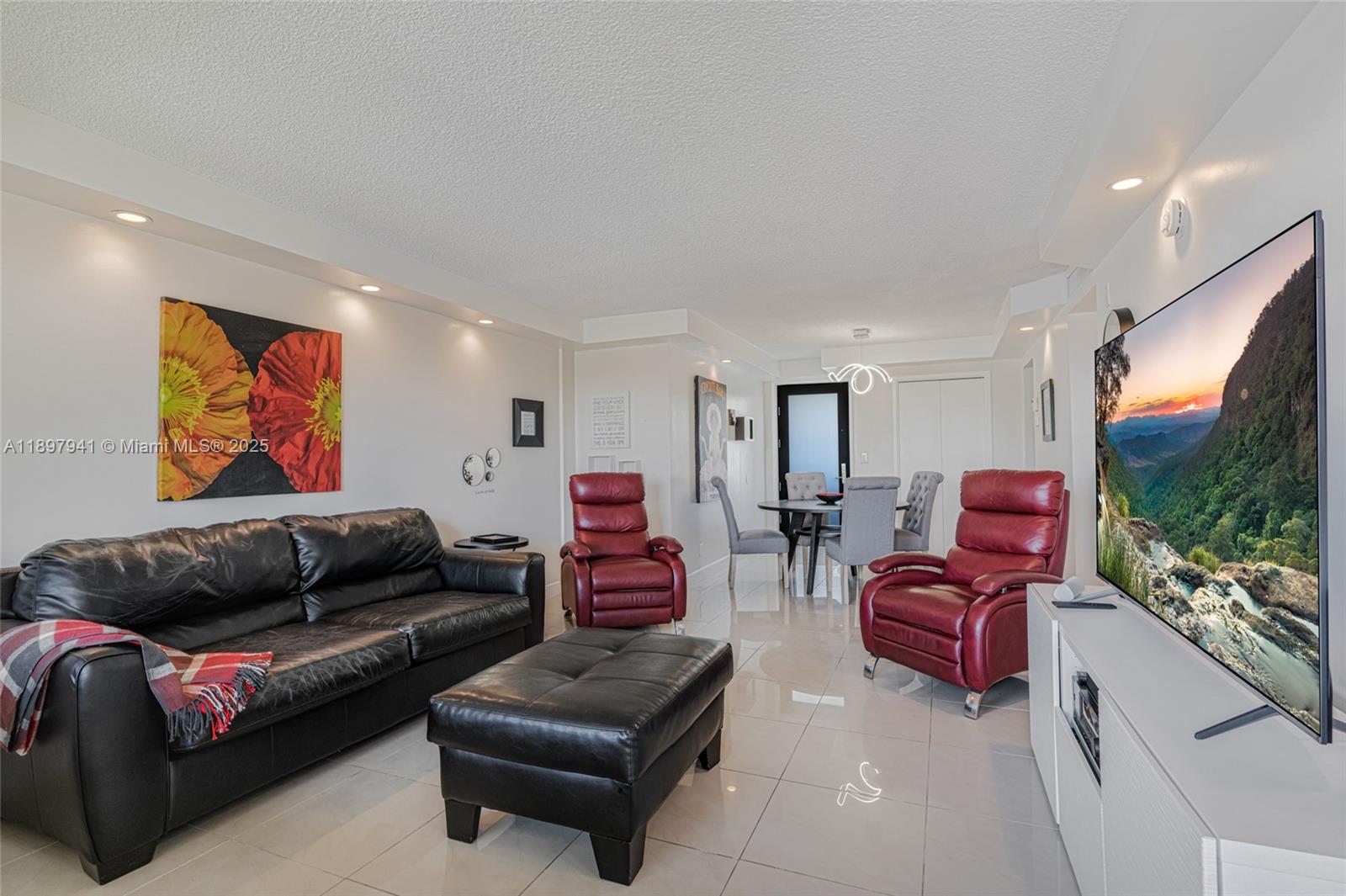 YACHT CLUB CONDO - Residential Lease
