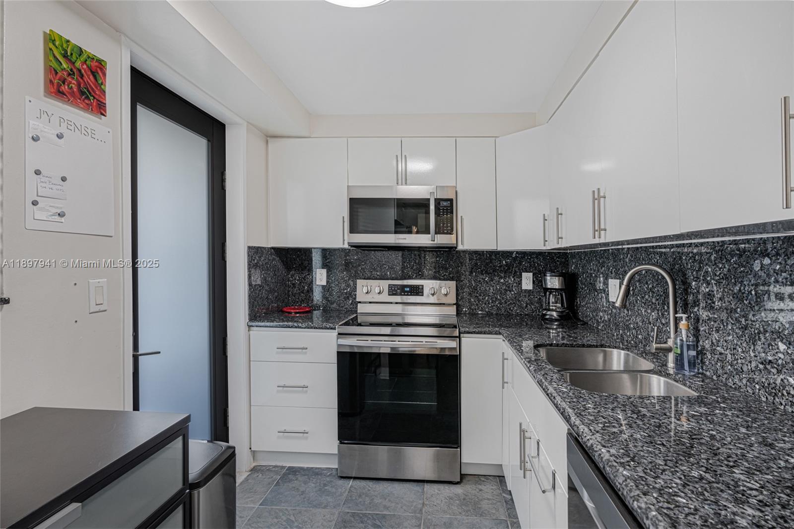 YACHT CLUB CONDO - Residential Lease