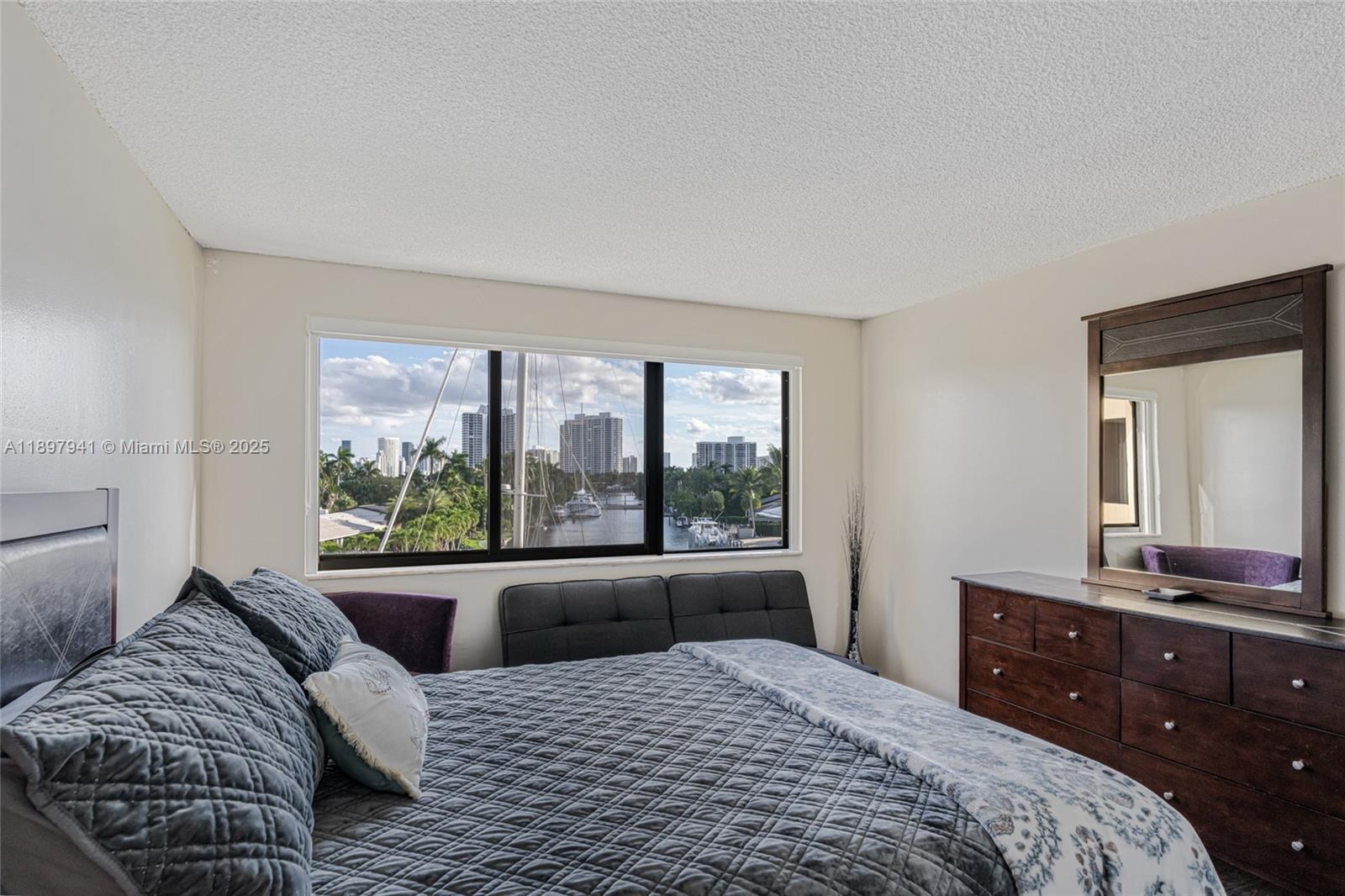 YACHT CLUB CONDO - Residential Lease