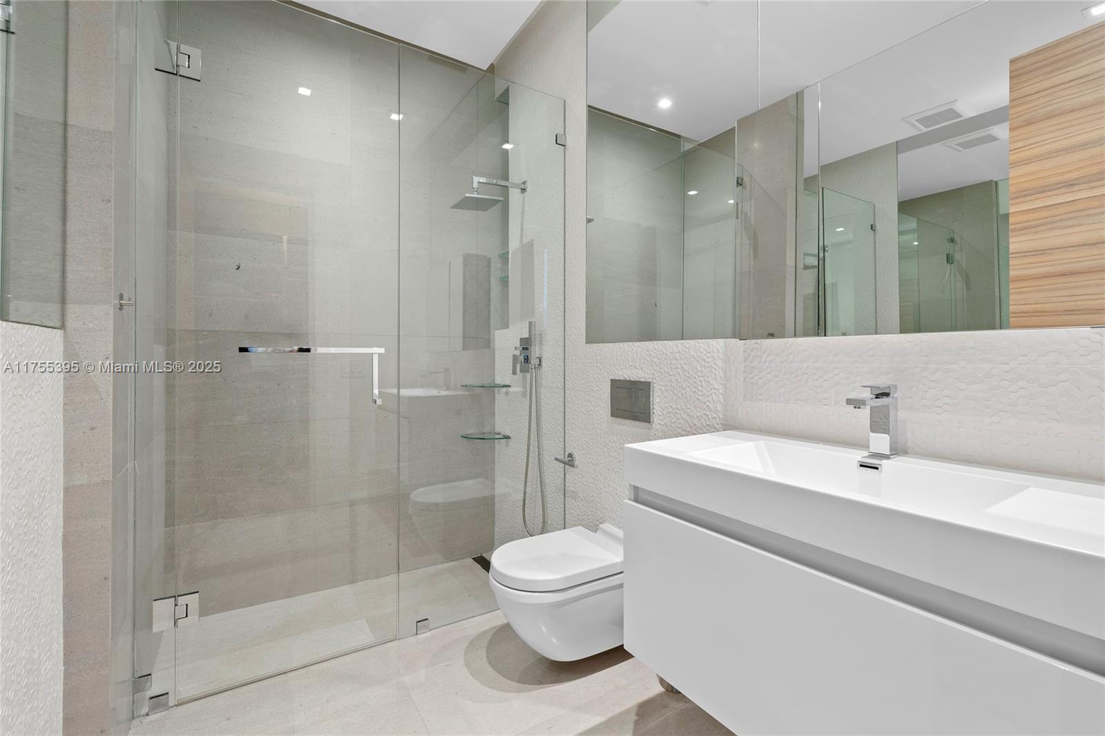 EASTERN SHORES 1ST ADDN - Residential