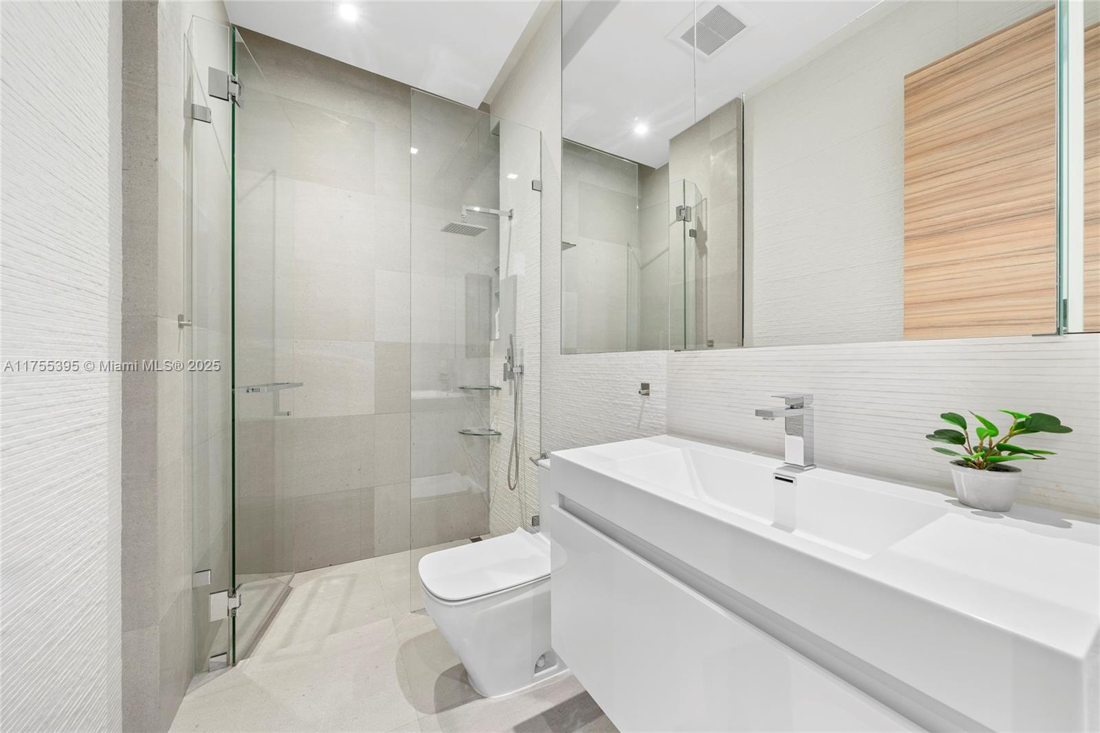 EASTERN SHORES 1ST ADDN - Residential