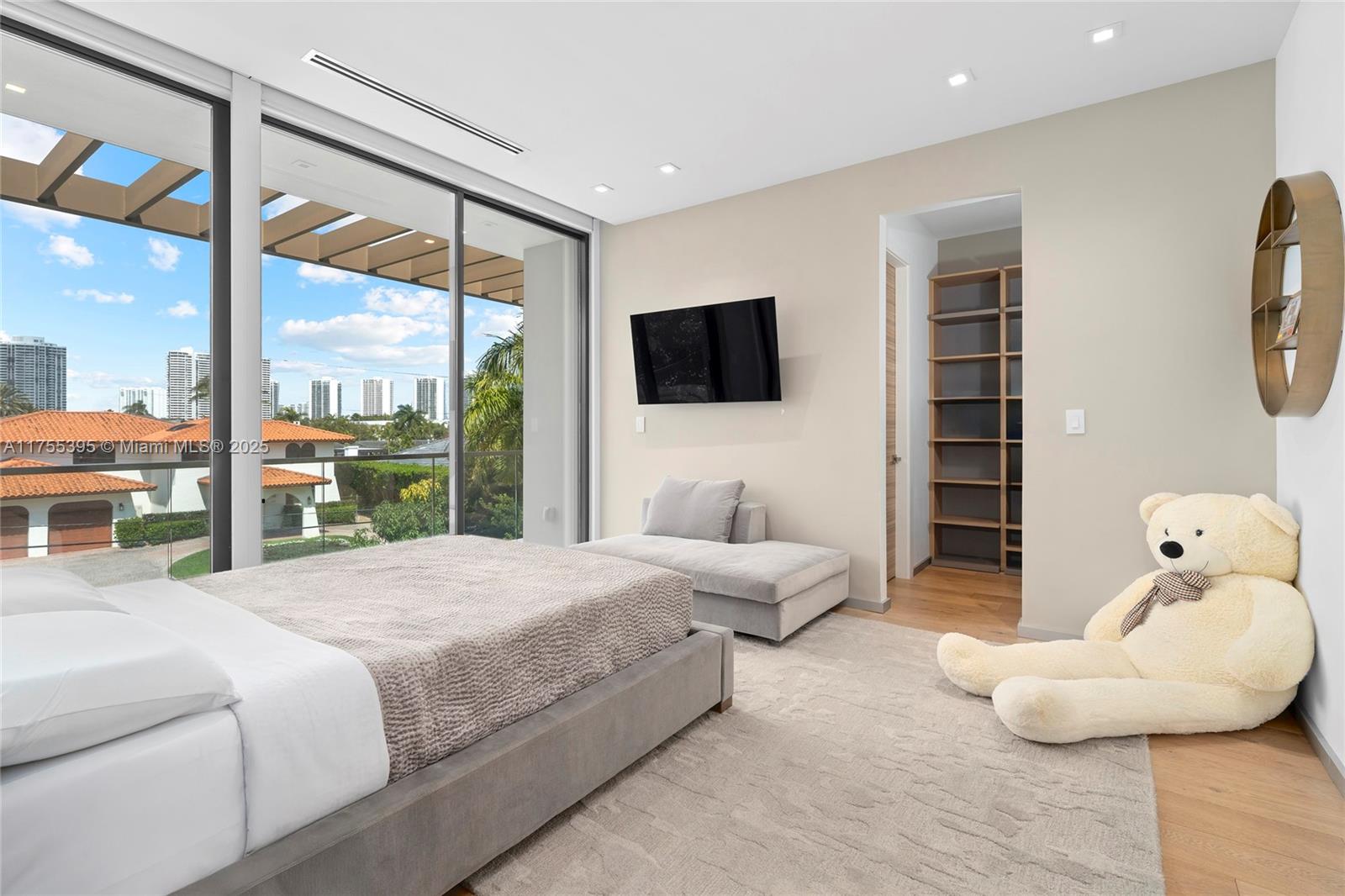 EASTERN SHORES 1ST ADDN - Residential