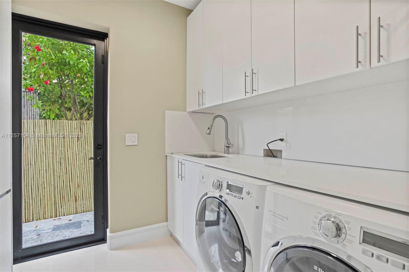 HIBISCUS ISLAND - Residential