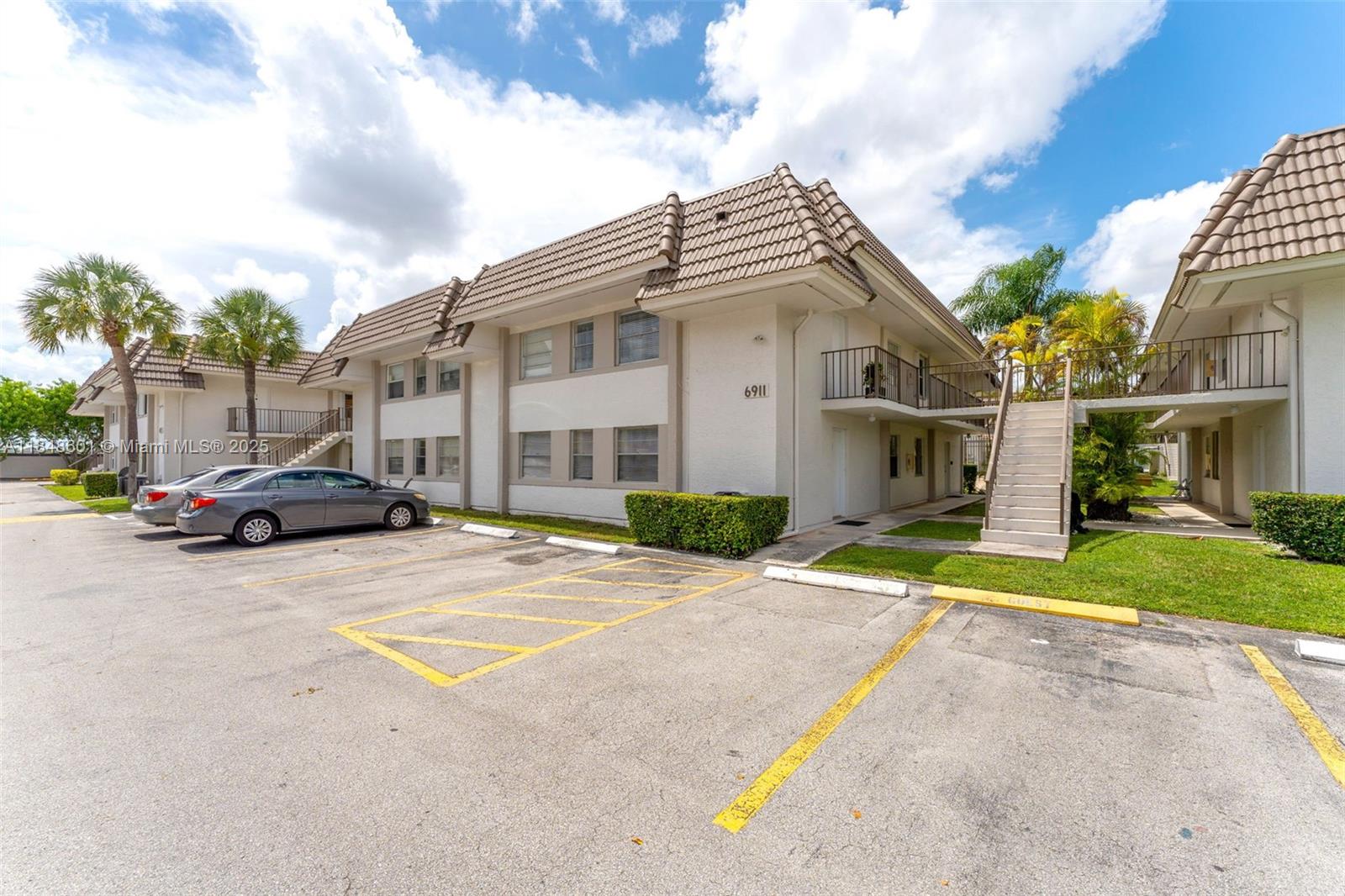 Welcome to your new home! This beautiful and spacious 2-bedroom, 2-bathroom apartment is located in the heart of Kendall, FL. Enjoy the convenience of an in-unit washer and dryer, perfect for easy living. The unit has been freshly painted and features brand-new flooring and blinds throughout, giving it a clean, modern feel. Each bedroom offers ample space and privacy, with two full bathrooms for added comfort and functionality. Situated in a great location, you’ll be close to shopping, dining, schools, and major highways—making daily commutes and errands a breeze.
Don’t miss out on this move-in-ready gem!
