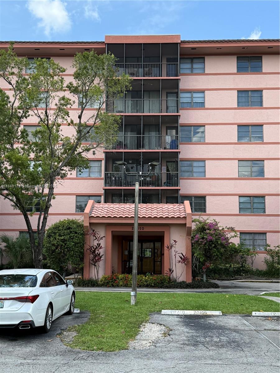 Beautiful and spacious fourth floor unit in a gated community with 24-hour gate attended. 1 bed 1.5 bath, washer, and dryer inside the unit. Enjoy the balcony. Just minutes from the main highways