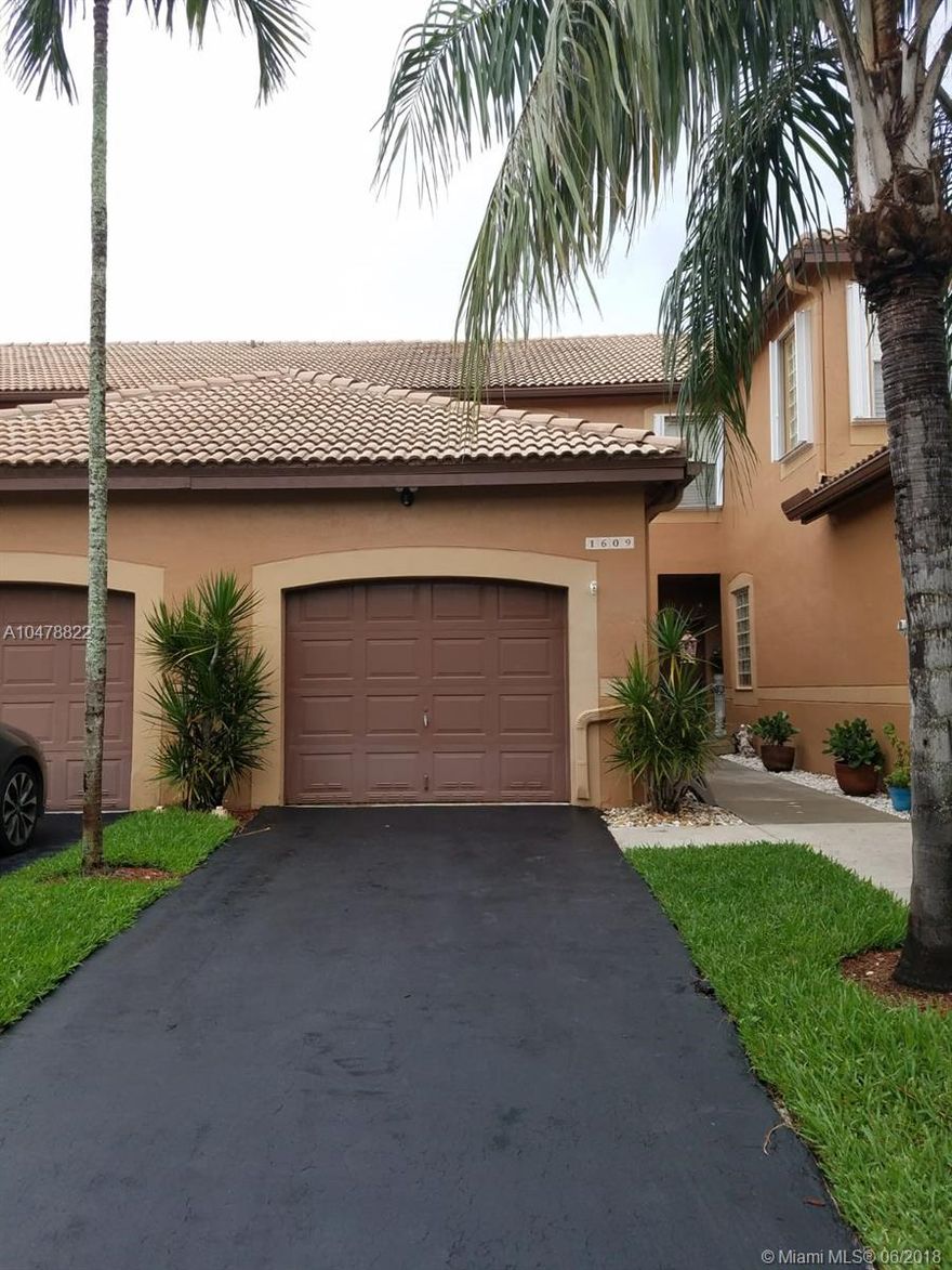 Nice Townhouse in San Sebastian Weston, 2 beds 2 1/2 baths, 1 car garage, screen patio. Each bedroom with full bathroom. Tile on first floor and laminate upstairs. Well maintained community with pool, playground. Great Schools, easy access to I-75, shopping and entertainment.