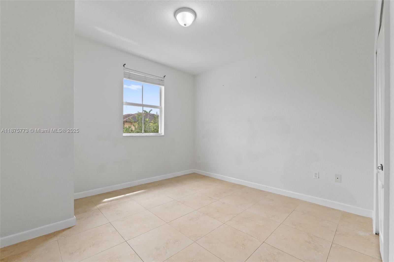 ISLANDS AT DORAL NORTHWES - Residential