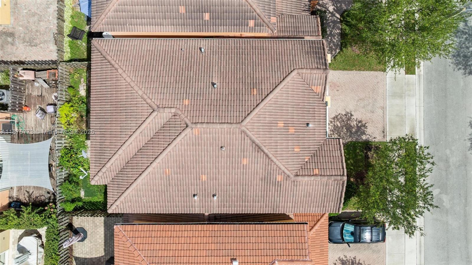 ISLANDS AT DORAL NORTHWES - Residential