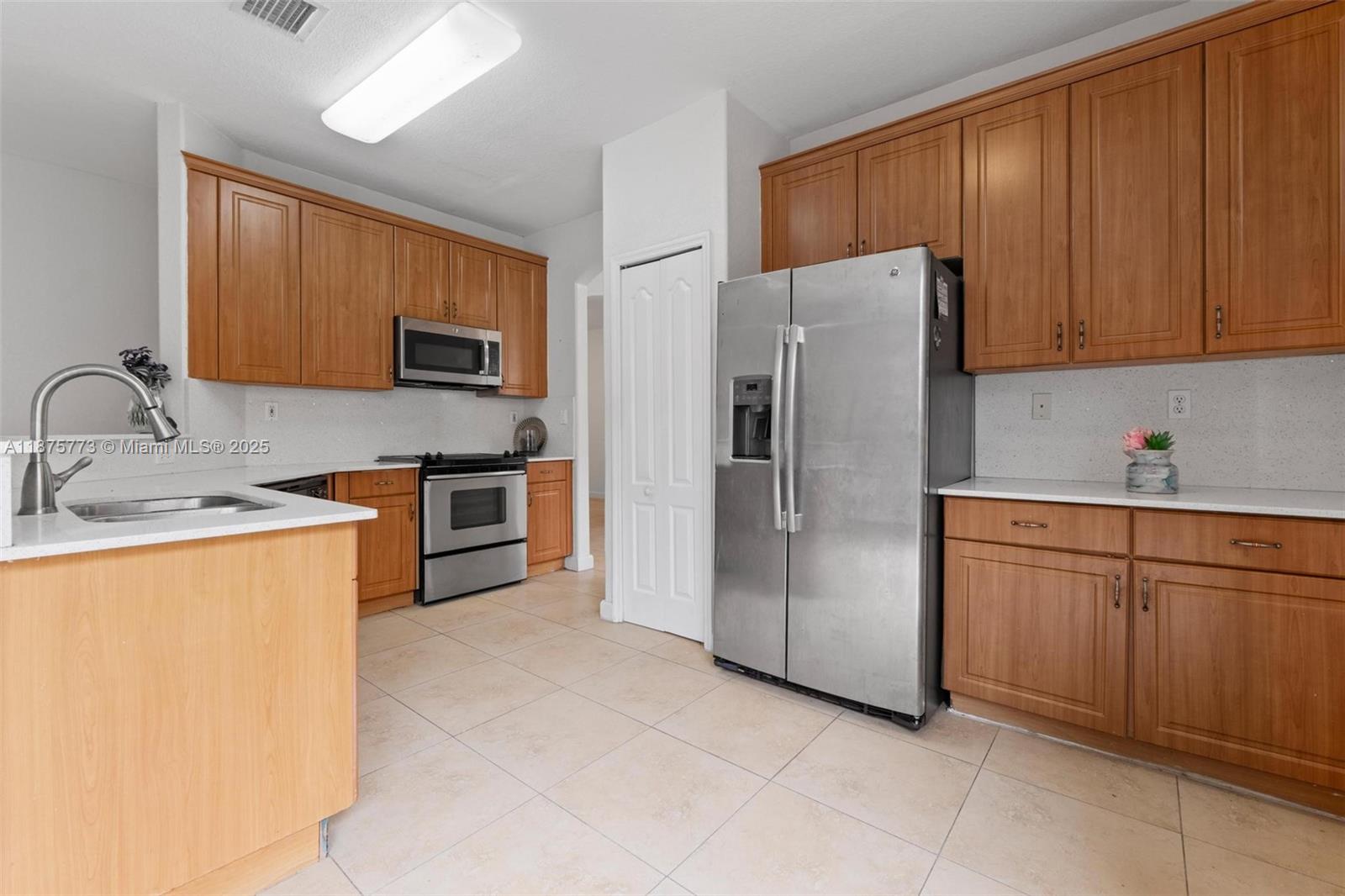 ISLANDS AT DORAL NORTHWES - Residential