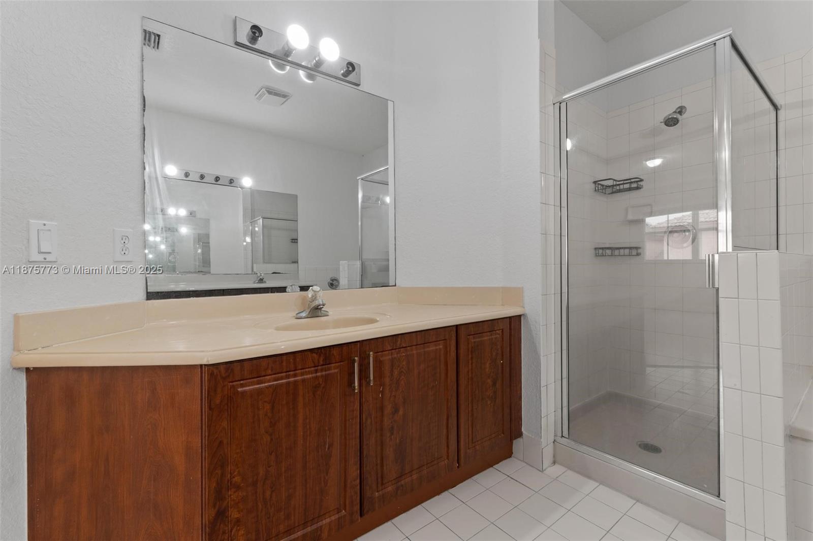 ISLANDS AT DORAL NORTHWES - Residential