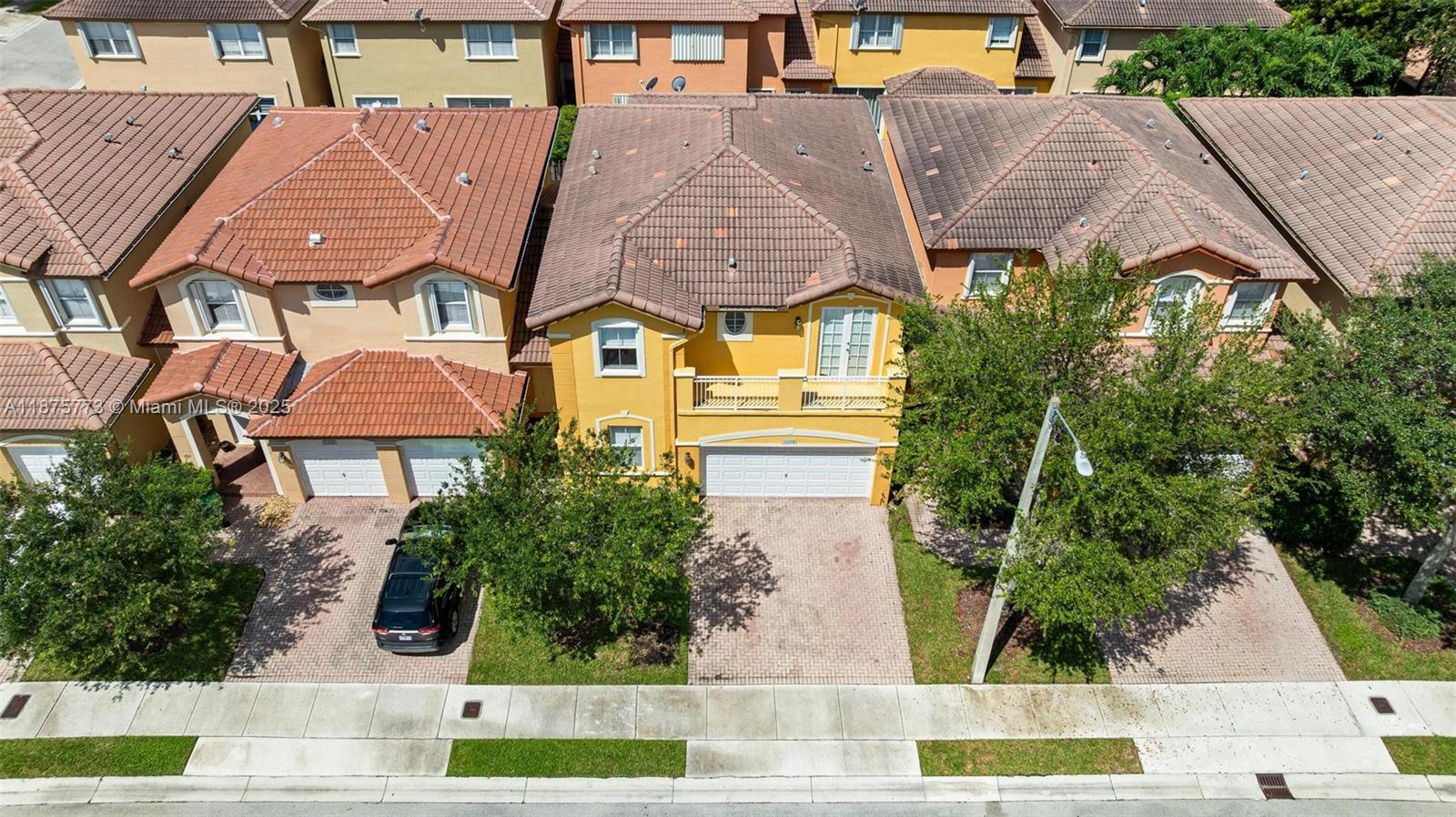 ISLANDS AT DORAL NORTHWES - Residential