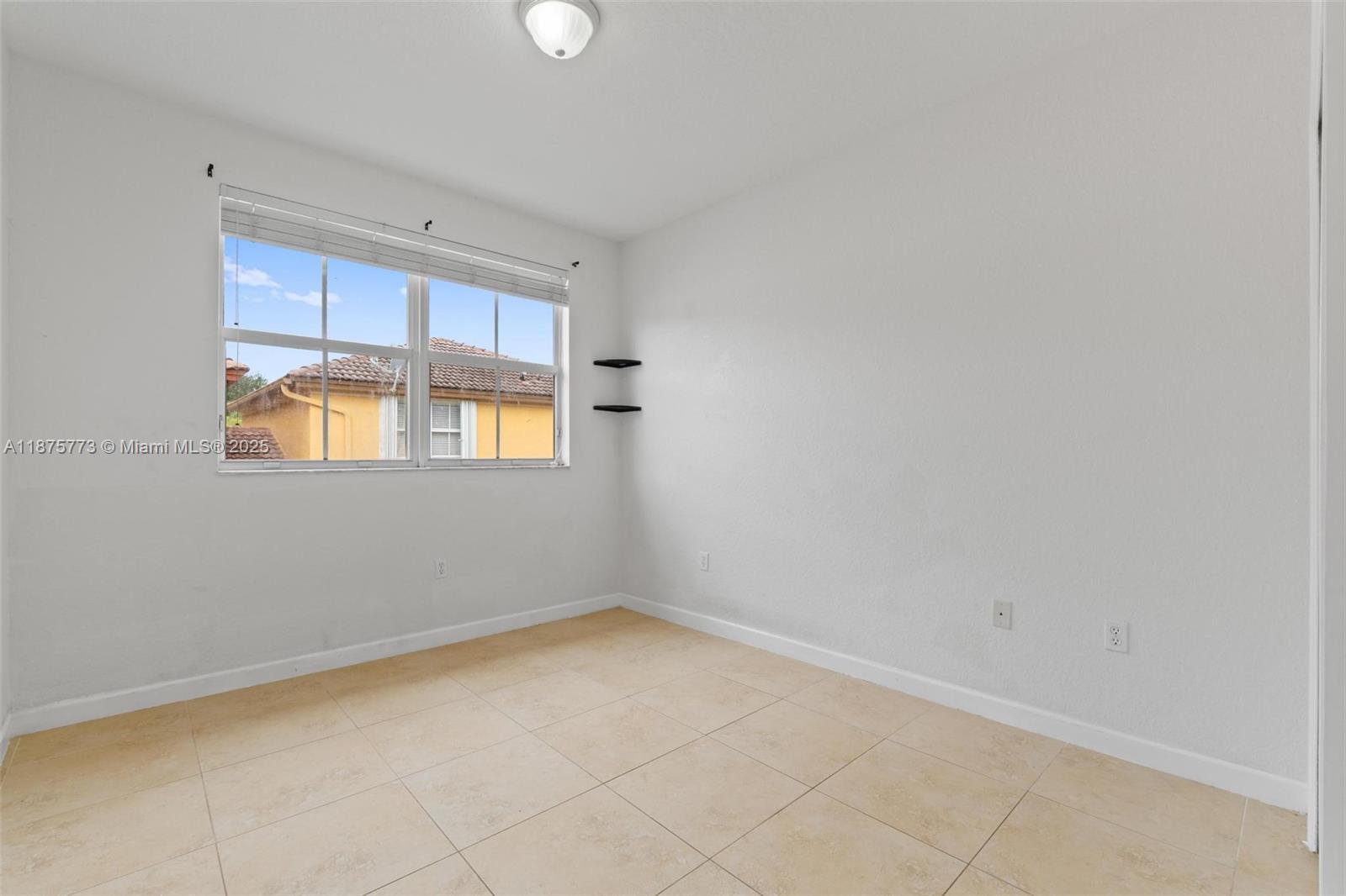 ISLANDS AT DORAL NORTHWES - Residential