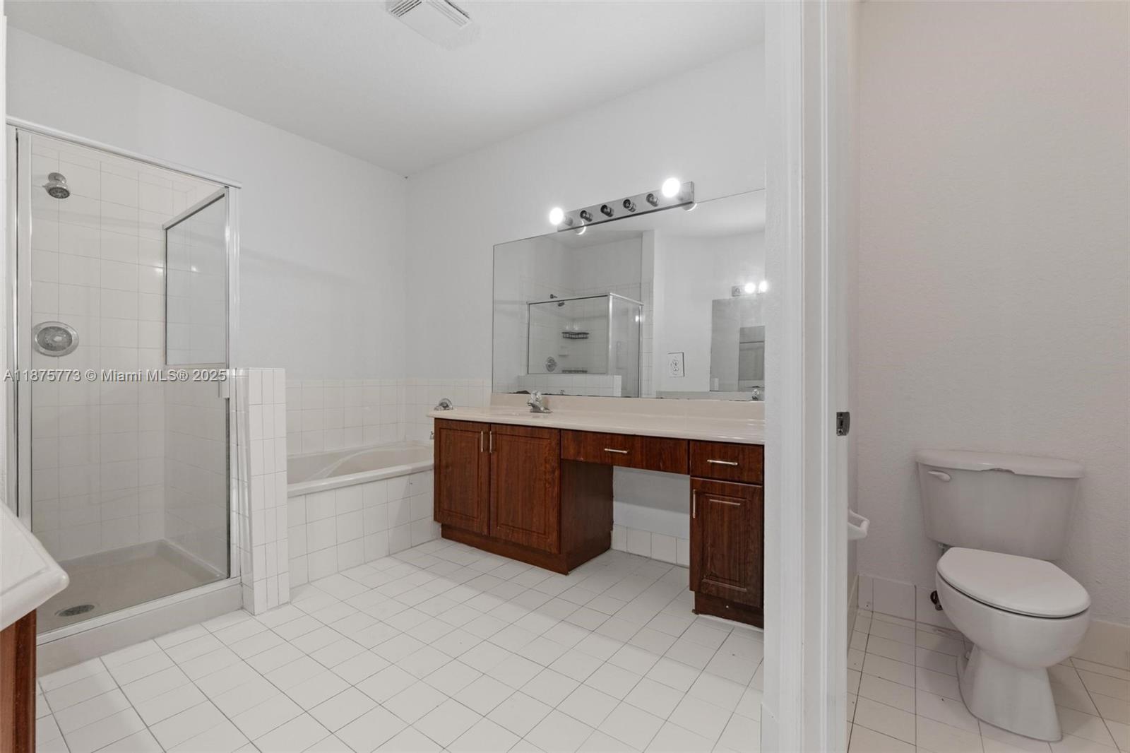 ISLANDS AT DORAL NORTHWES - Residential