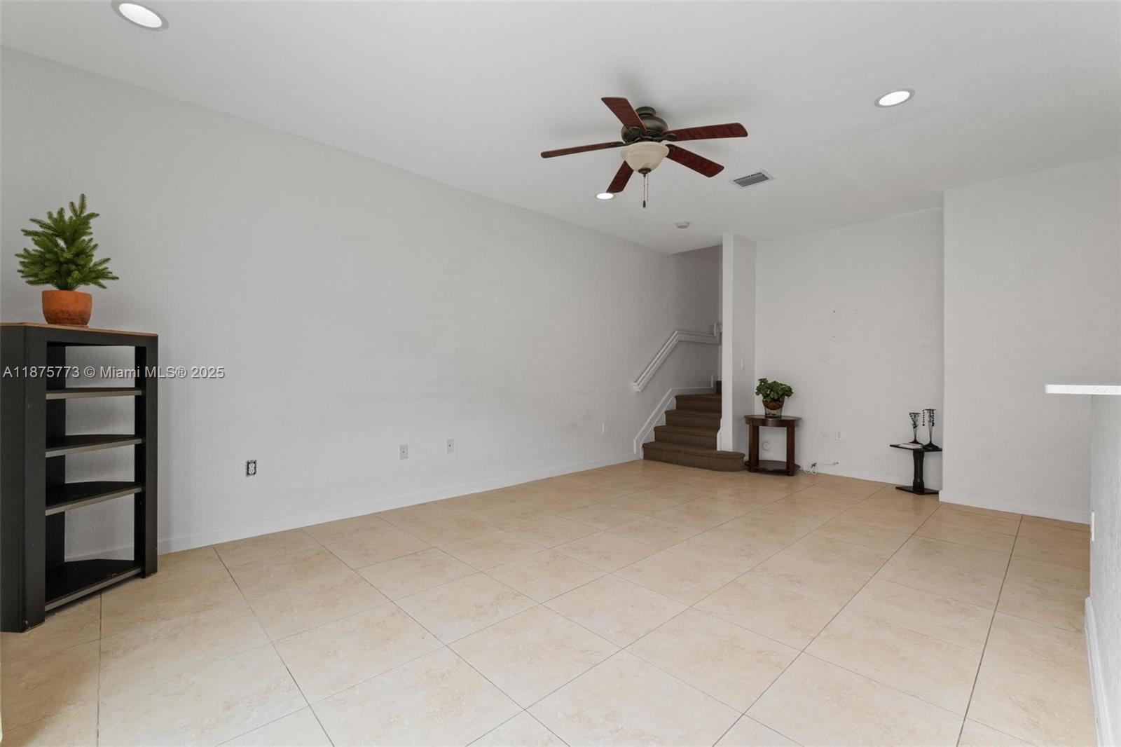 ISLANDS AT DORAL NORTHWES - Residential