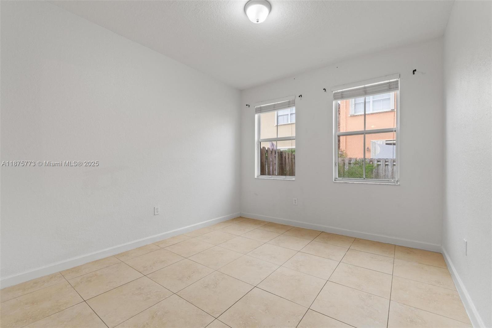 ISLANDS AT DORAL NORTHWES - Residential