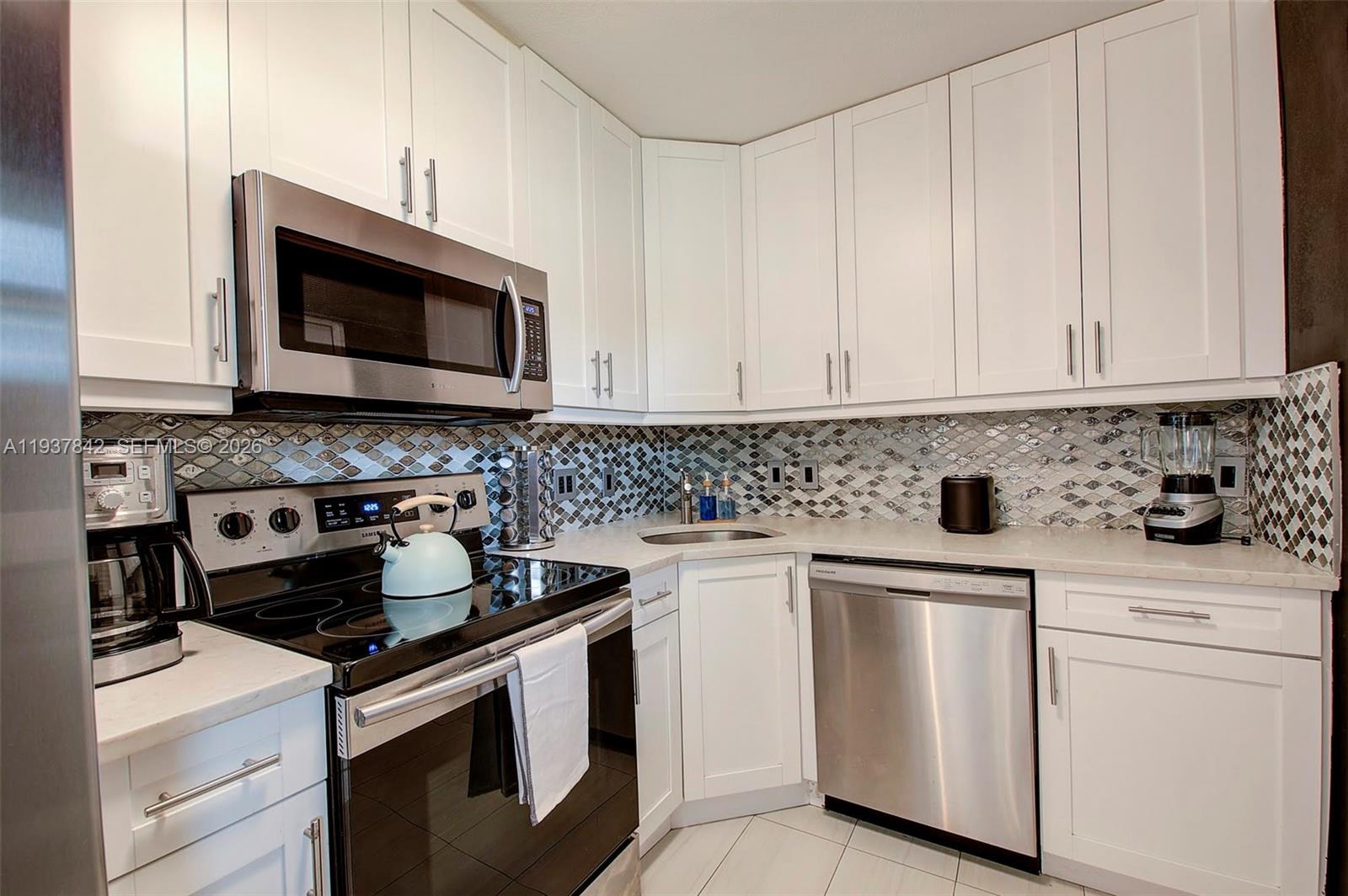 LAUDERDALE VILLAS - Residential Lease