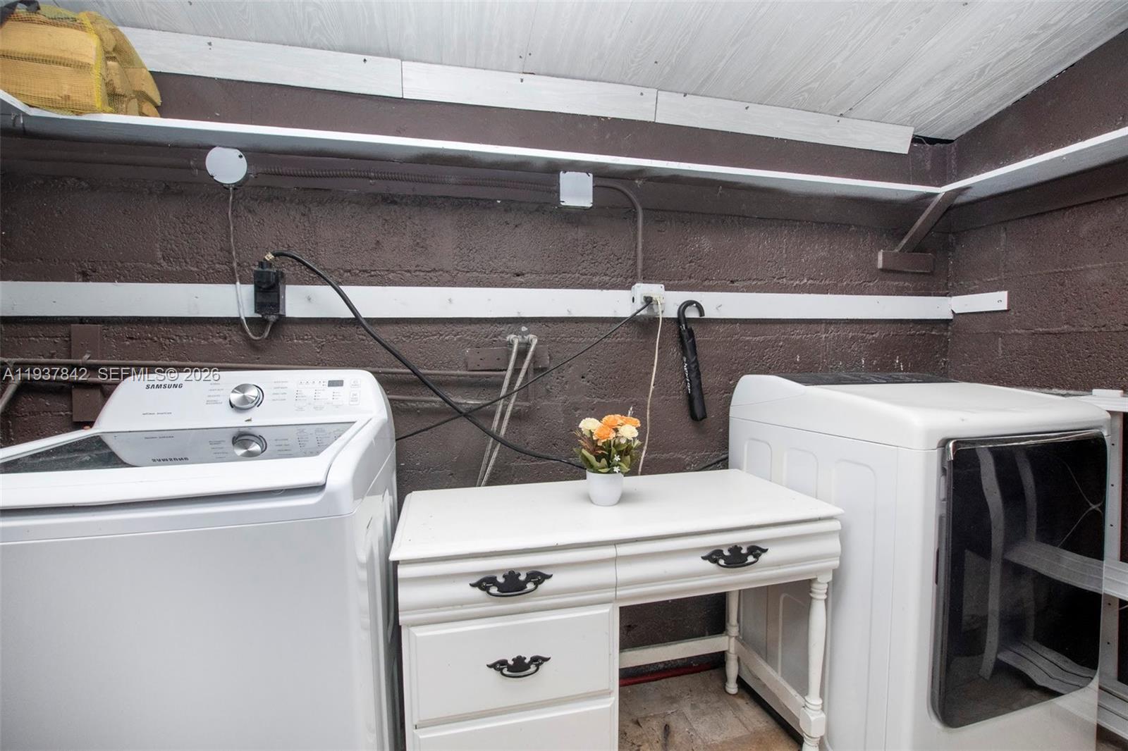 LAUDERDALE VILLAS - Residential Lease