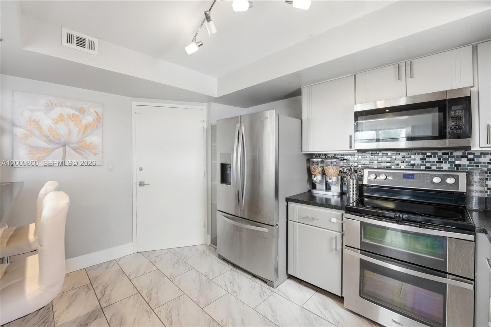 BUCKLEY TOWERS CONDO - EA - Residential
