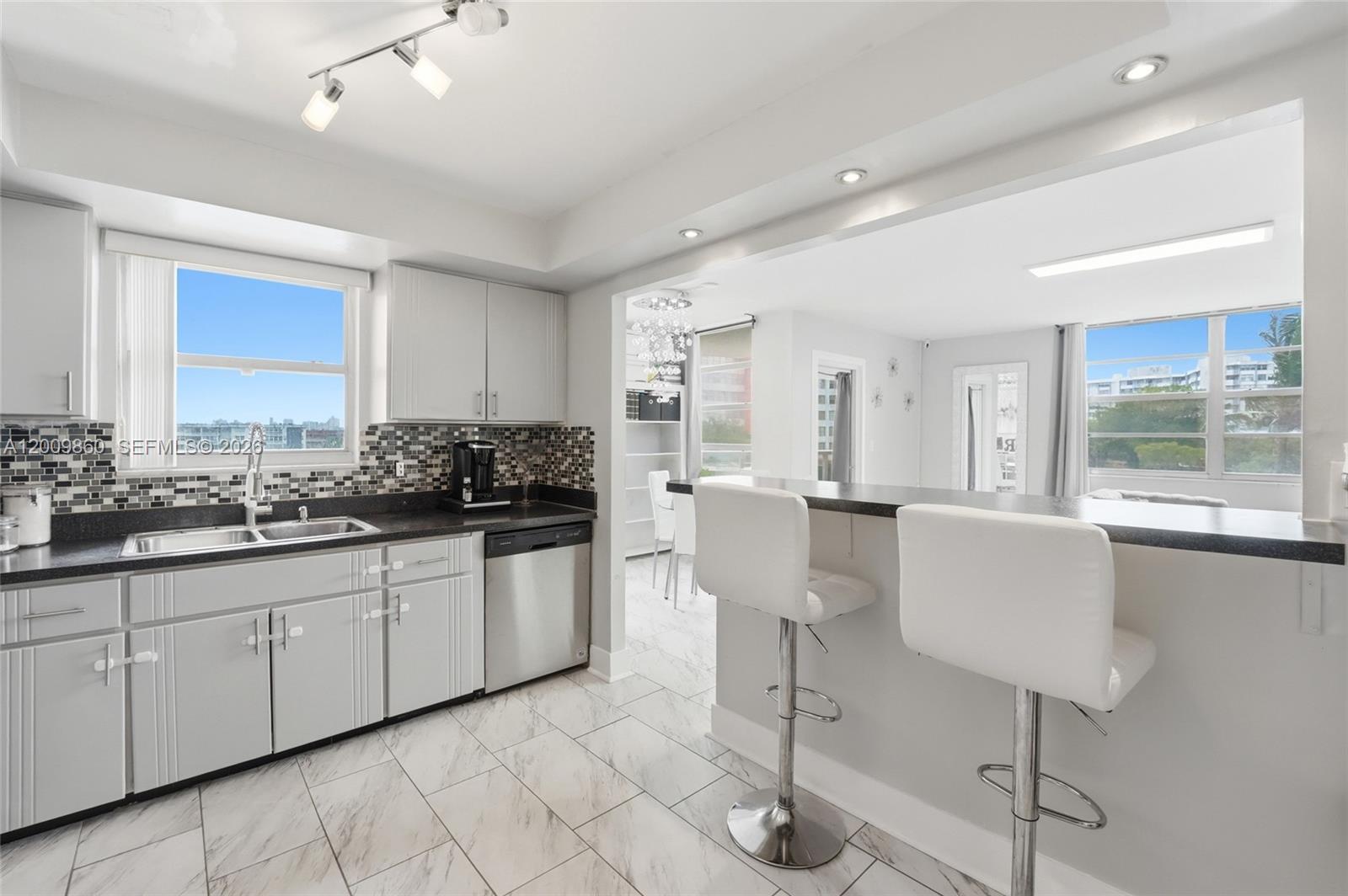 BUCKLEY TOWERS CONDO - EA - Residential