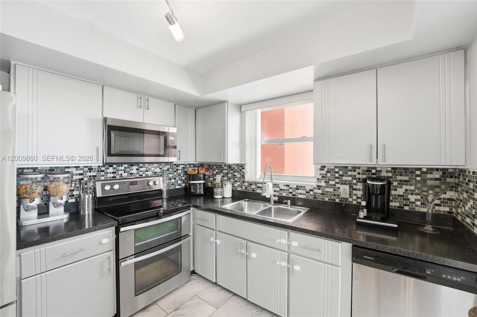 BUCKLEY TOWERS CONDO - EA - Residential