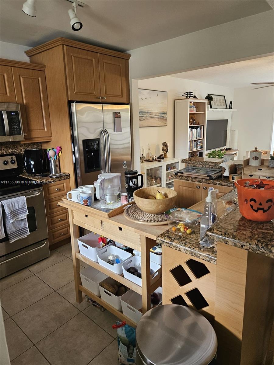 COLLONADE CONDO - Residential Lease