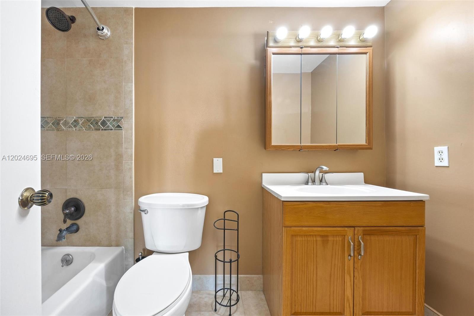 HILLCREST EAST NO 22 COND - Residential