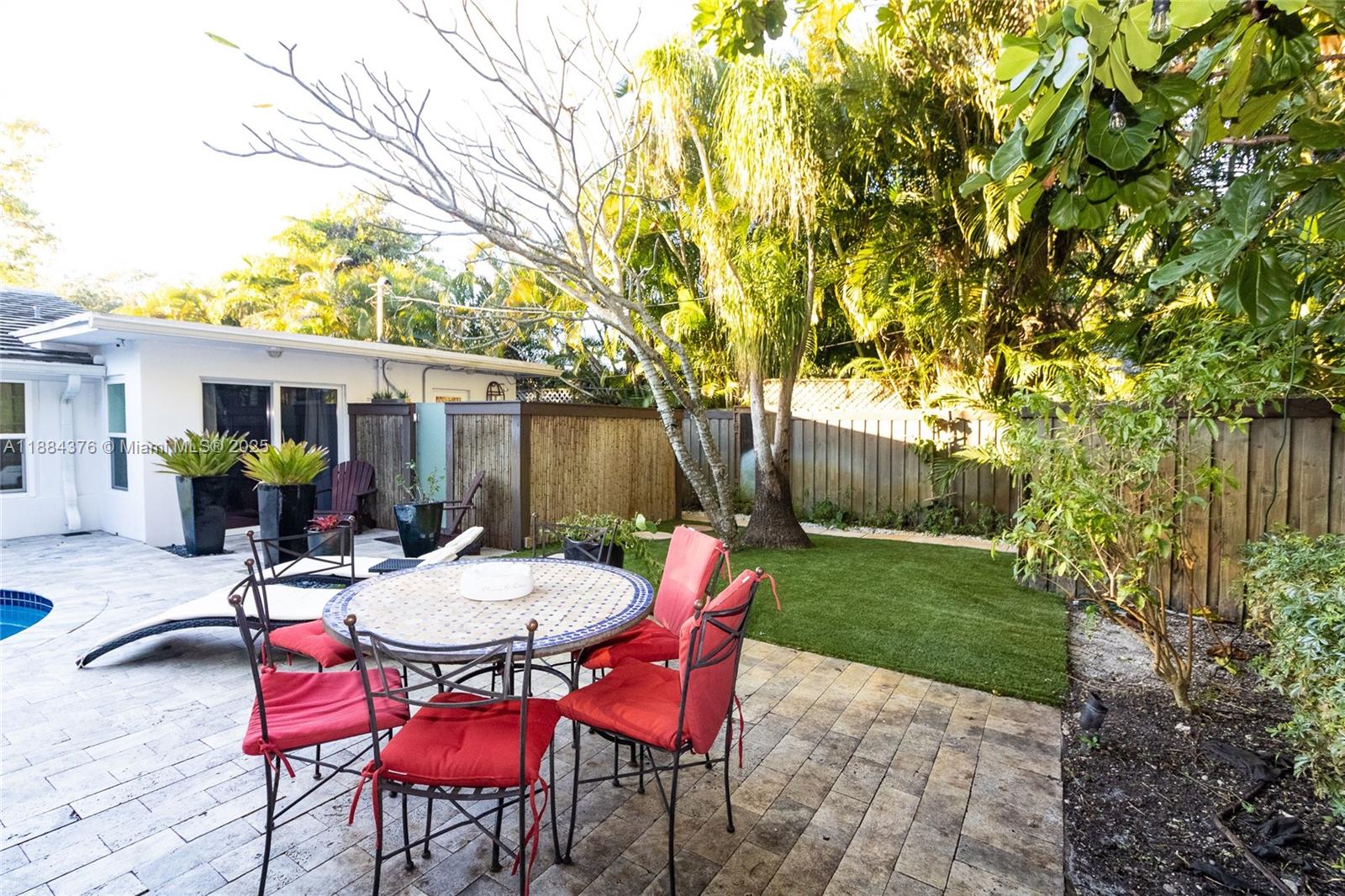 MACARTHUR PARK - Residential