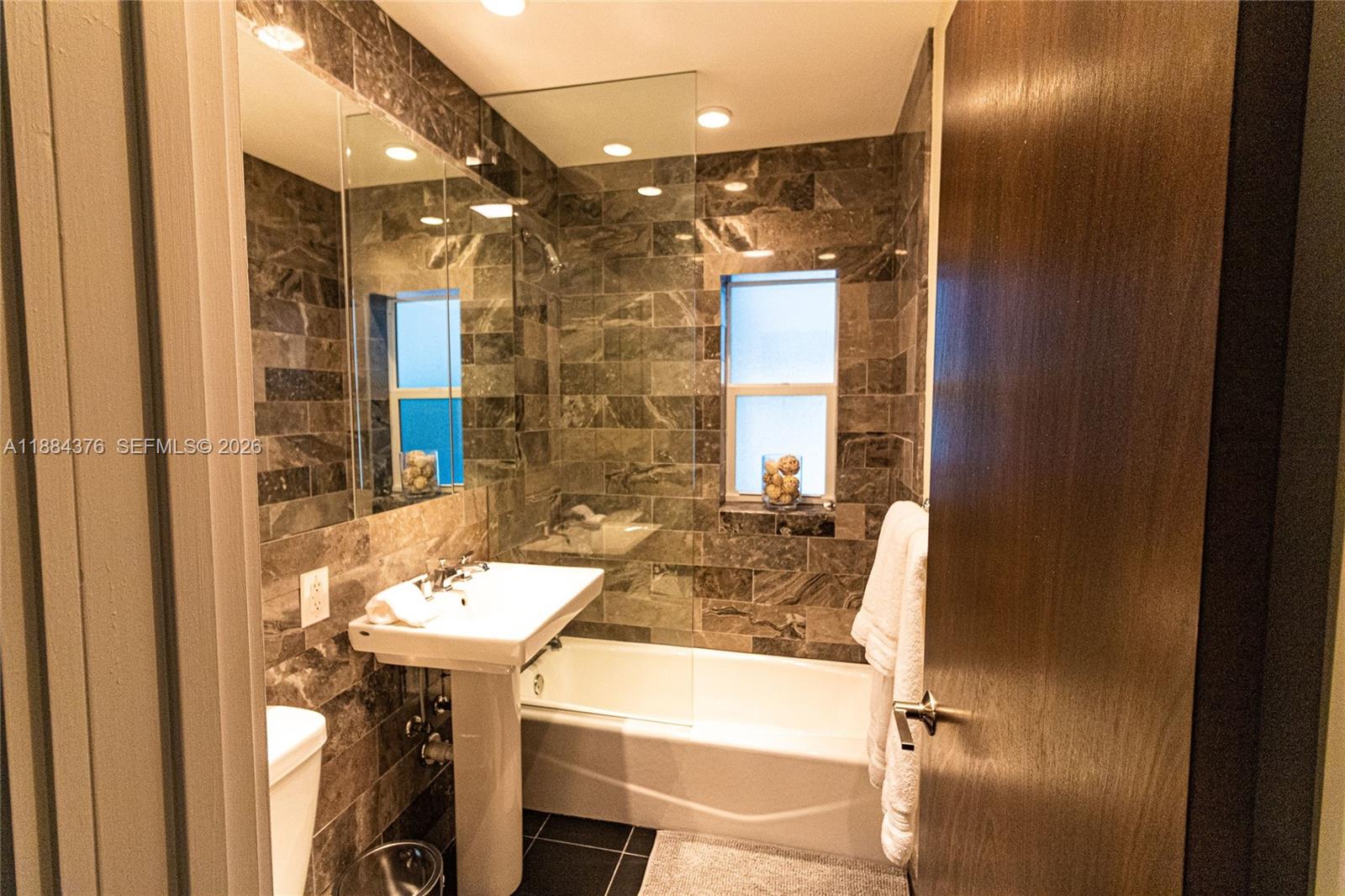 MACARTHUR PARK - Residential