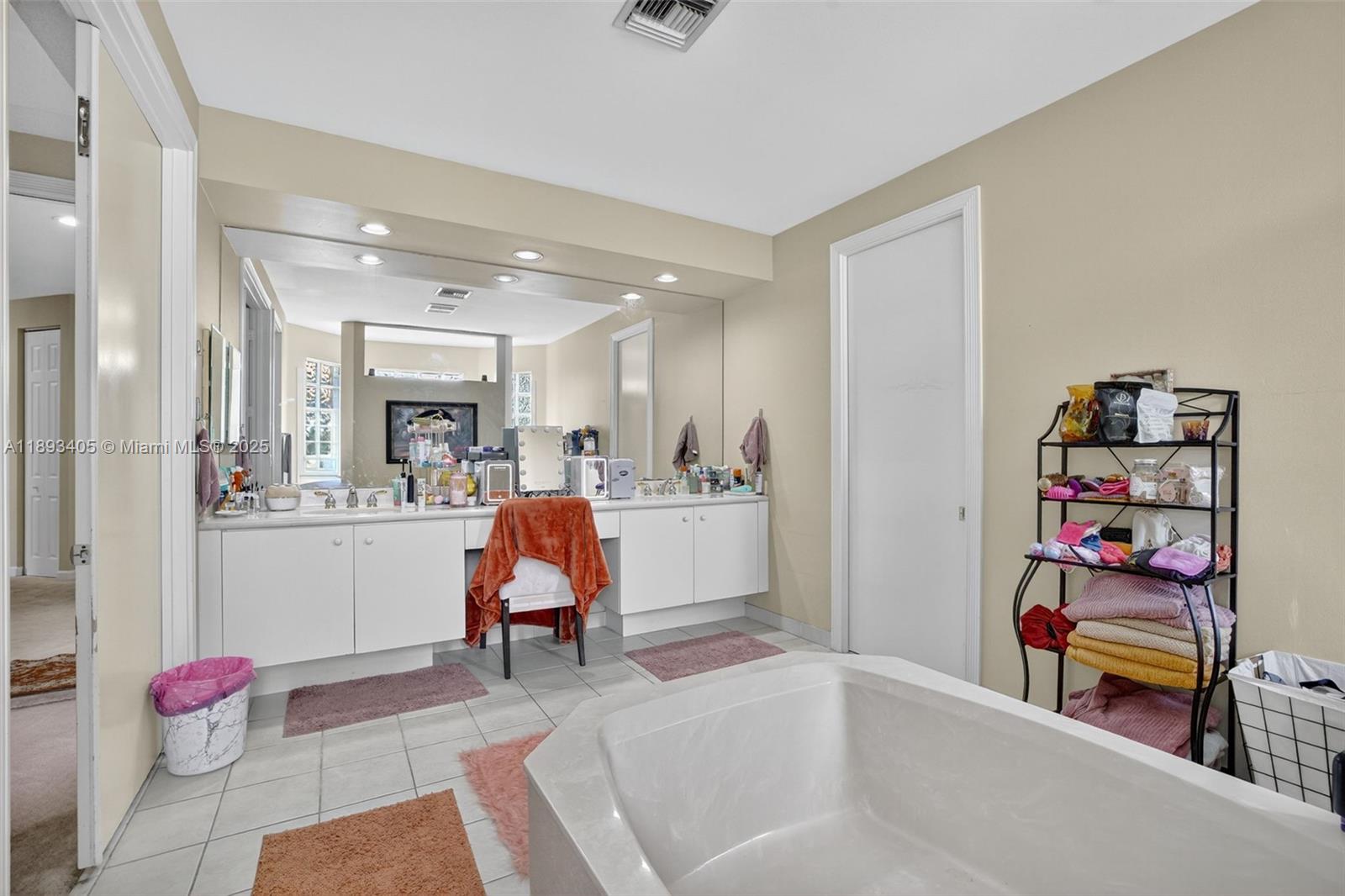 WYNDHAM LAKES CENTRAL - Residential