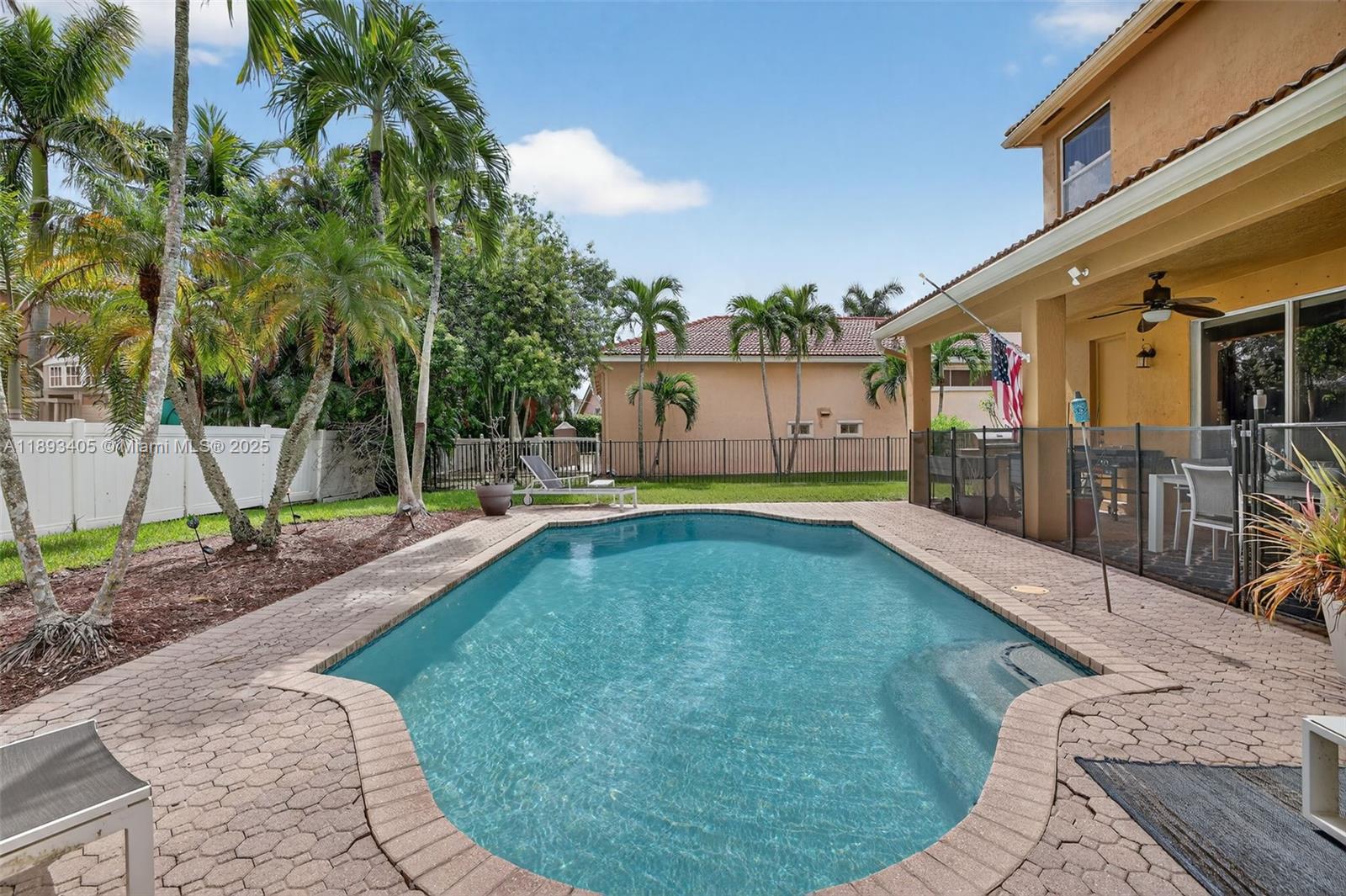 WYNDHAM LAKES CENTRAL - Residential