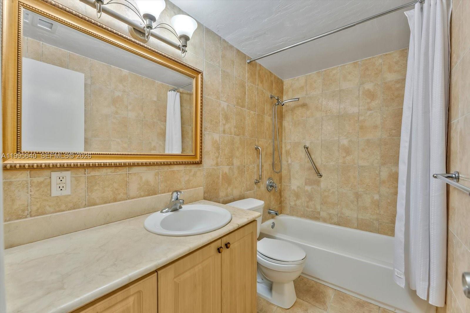 SOUTHERN STAR CONDO - Residential