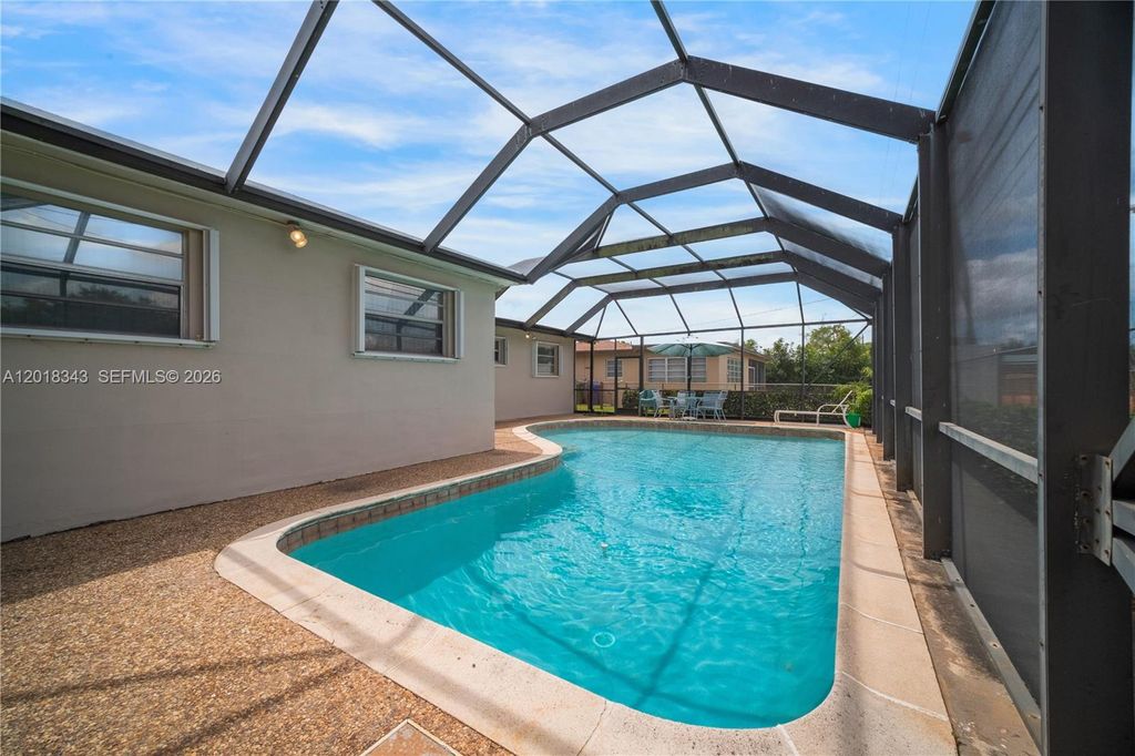 Photo of 810 NW 78th Ave, Pembroke Pines, FL 33024 (MLS # A12018343)