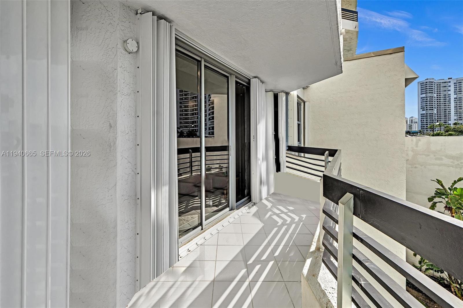 MYSTIC POINTE TOWER 500 C - Residential