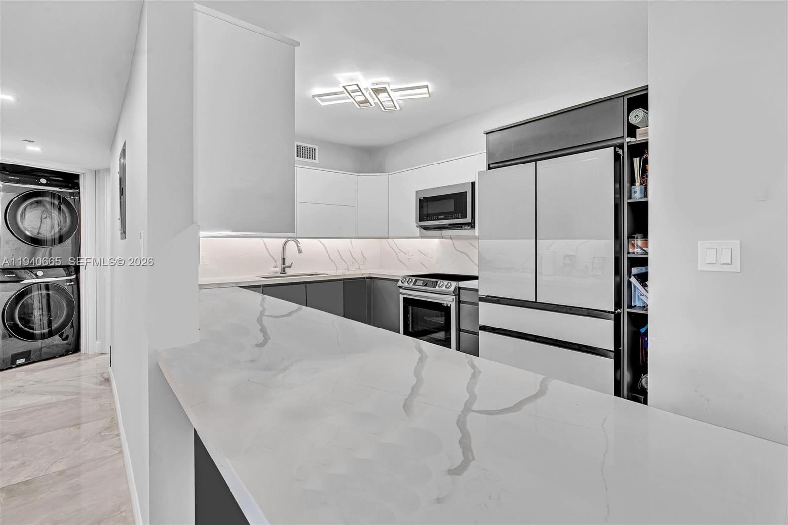 MYSTIC POINTE TOWER 500 C - Residential