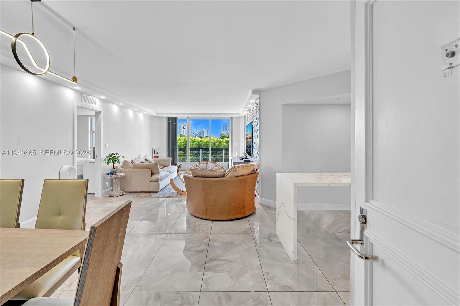 MYSTIC POINTE TOWER 500 C - Residential