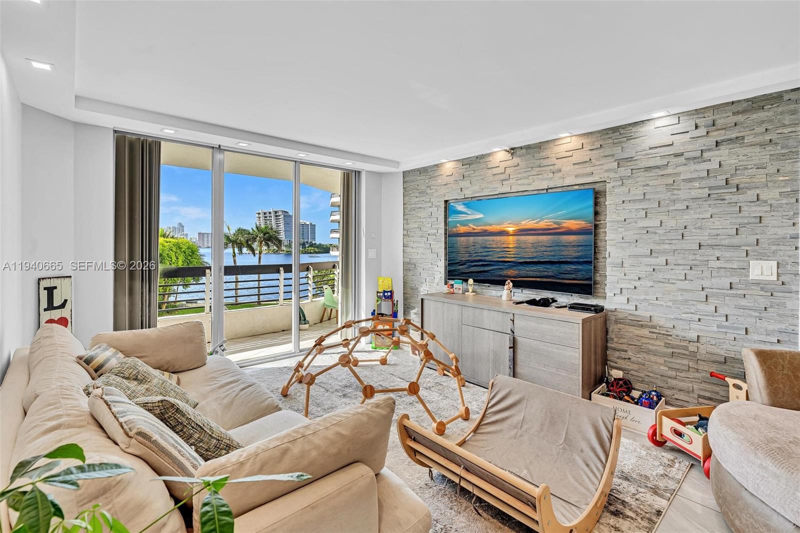 MYSTIC POINTE TOWER 500 C - Residential