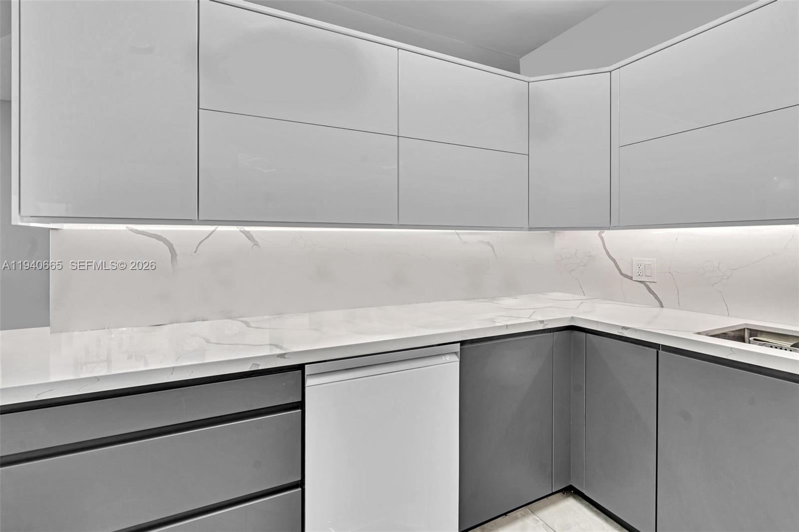 MYSTIC POINTE TOWER 500 C - Residential