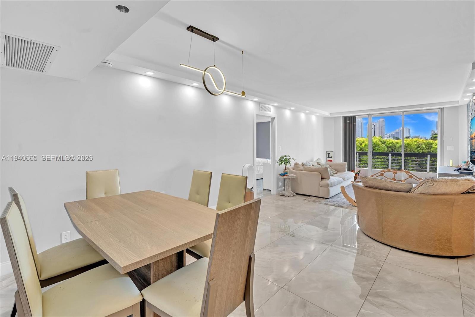 MYSTIC POINTE TOWER 500 C - Residential