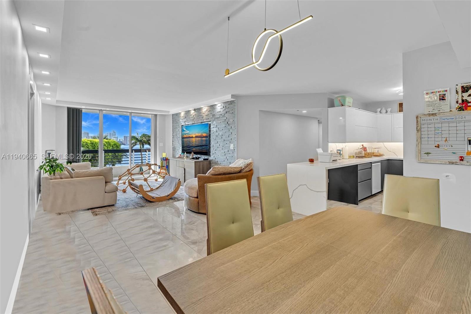 MYSTIC POINTE TOWER 500 C - Residential